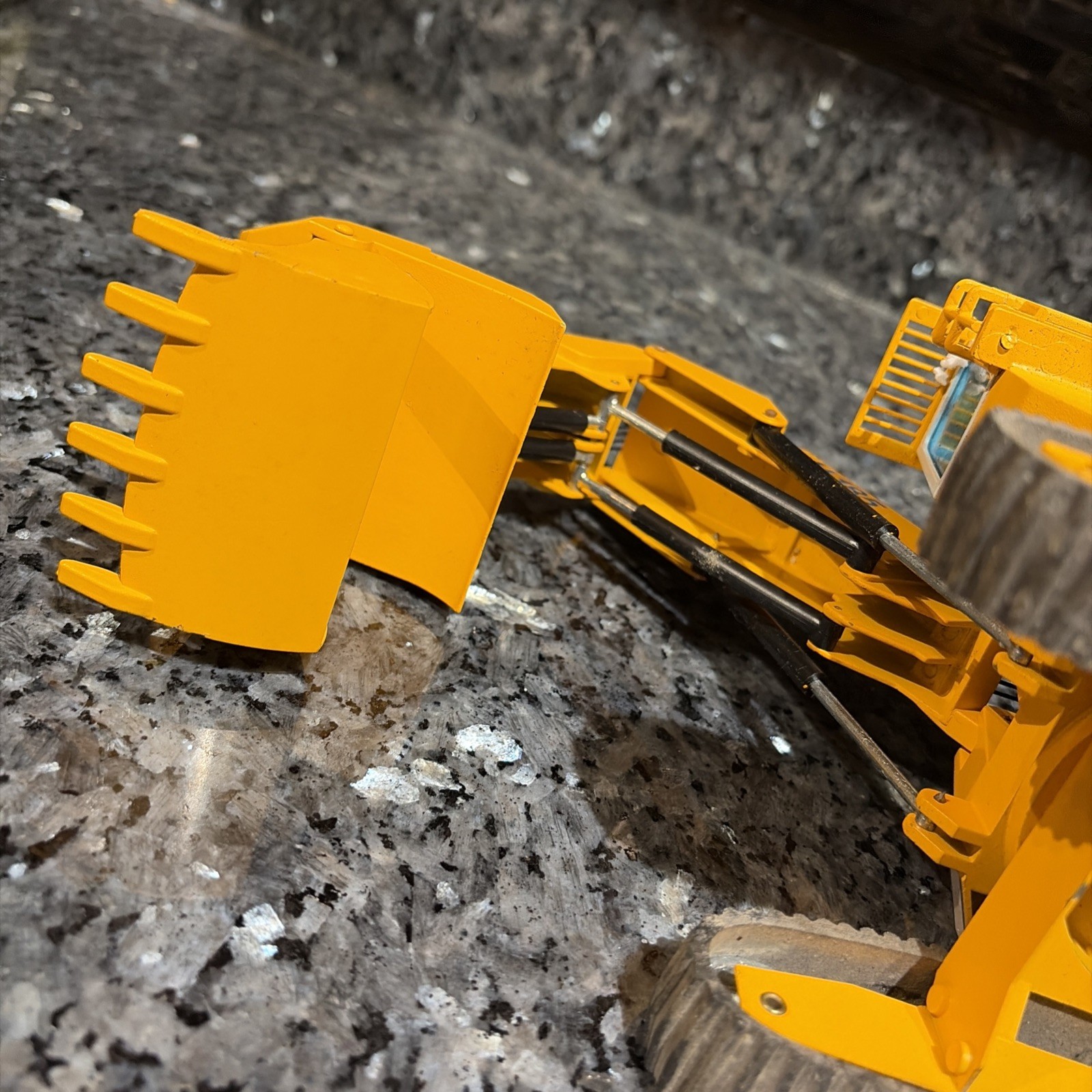 Vintage NZG 1/50 Scale Die-Cast Demag H185 Crawler Excavator #241