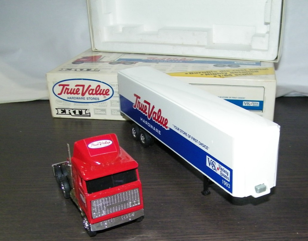 1993 Ertl True Value Hardware Cab Over With Trailer 1/64 New in Box 3855