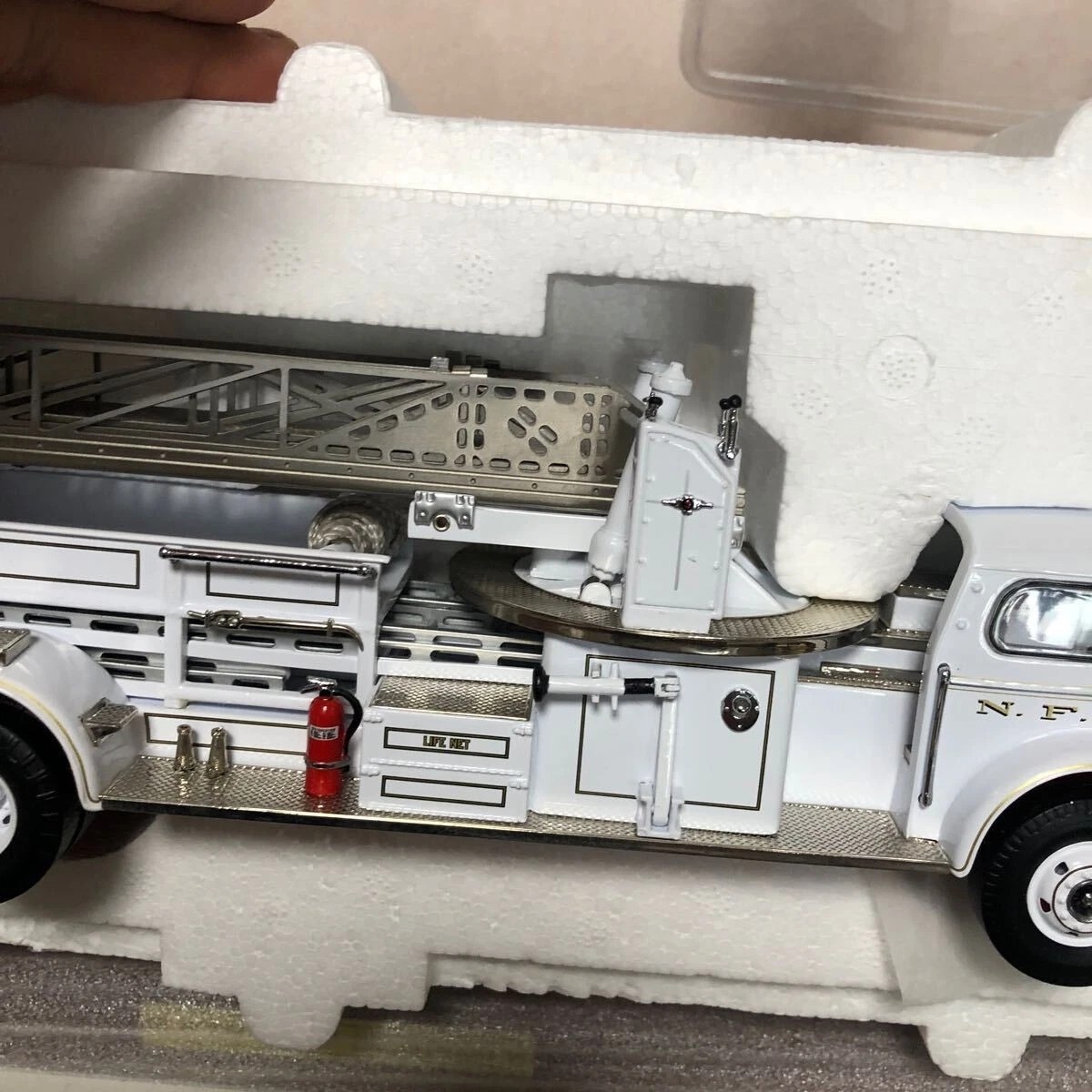 🇺🇸 Code 3 Franklin Mint Norfolk VA American LaFrance 700 Series Ladder NIB