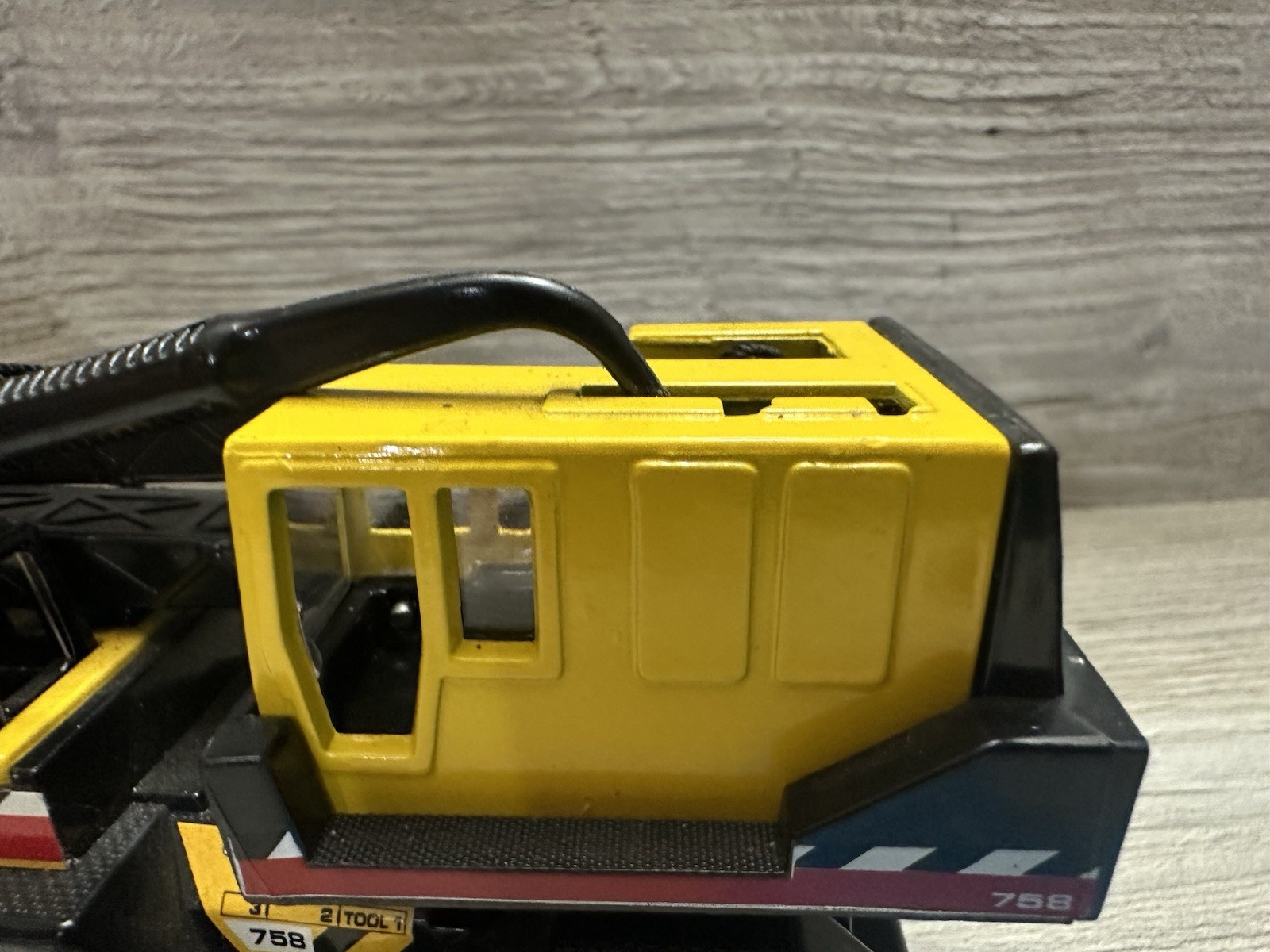 Vintage 1998 Maisto Mighty Mini Tonka 758 Swivel Bucket Crane 1:64 Truck 5.5” **