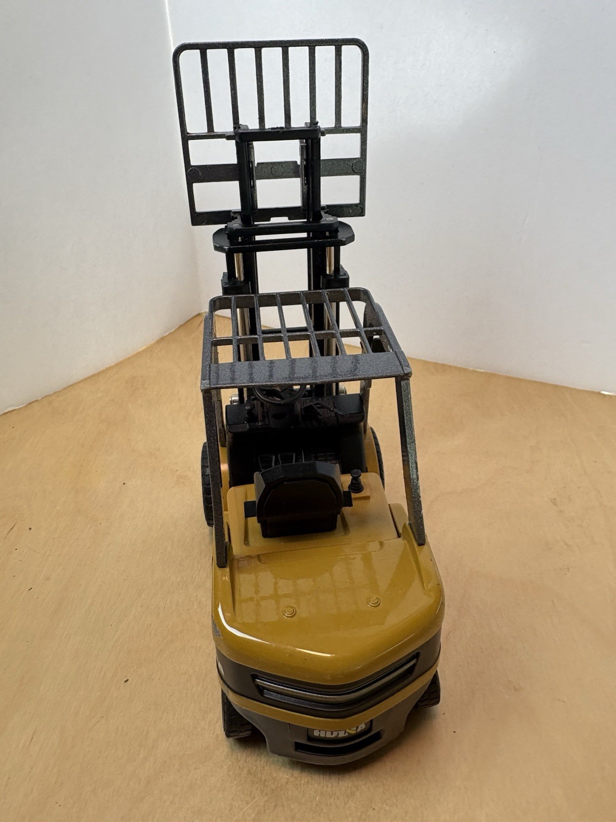 Huina 1:50 Diecast Fork Lift Truck Static Model Construction or Warehouse