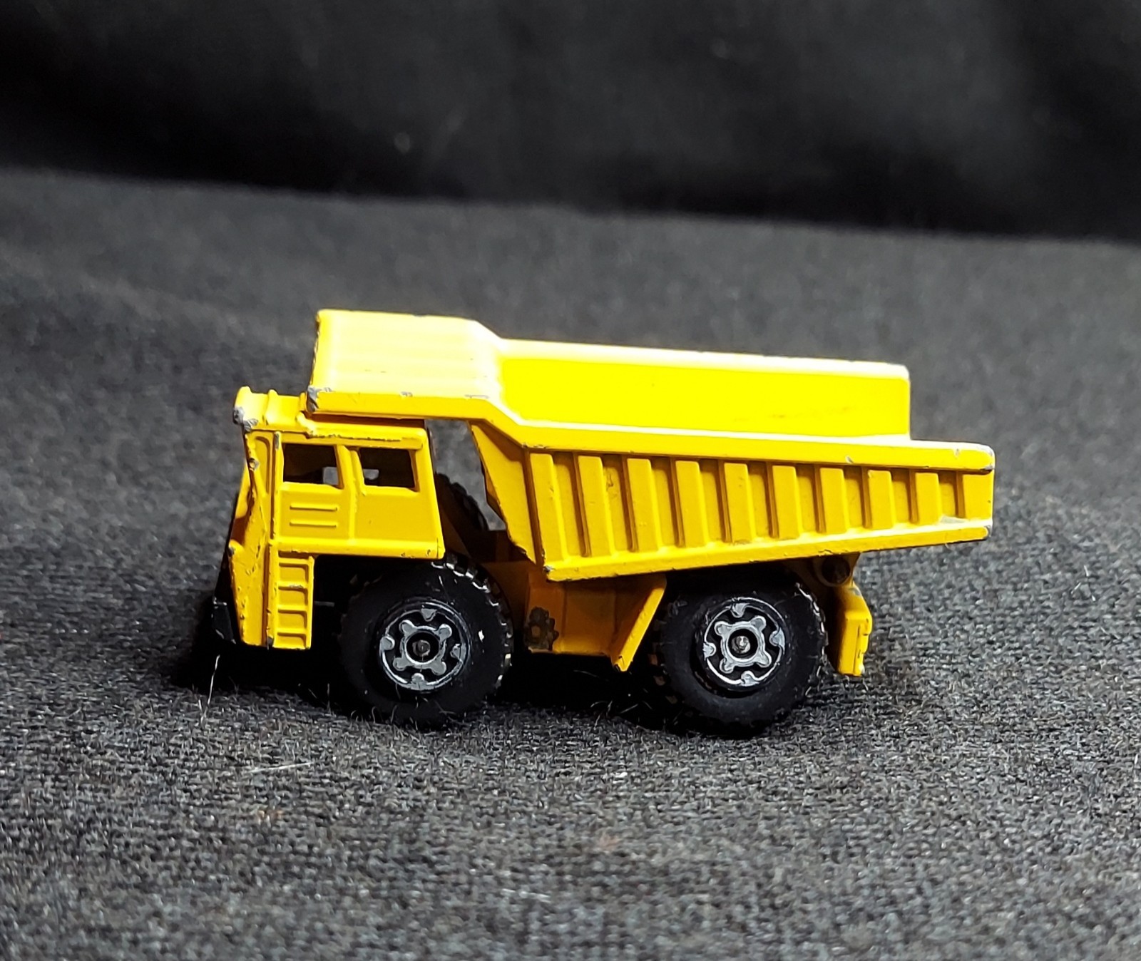 Matchbox Lesney Faun Dump Truck Diecast Moving Parts 1:58 Yellow 1976