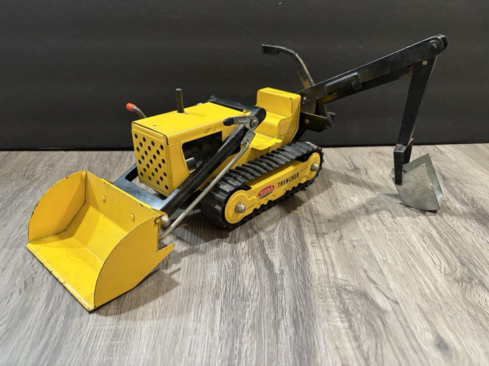 Vintage Tonka T-6 Crawler Trencher Backhoe Loader Pressed Steel Toy USA Tracks