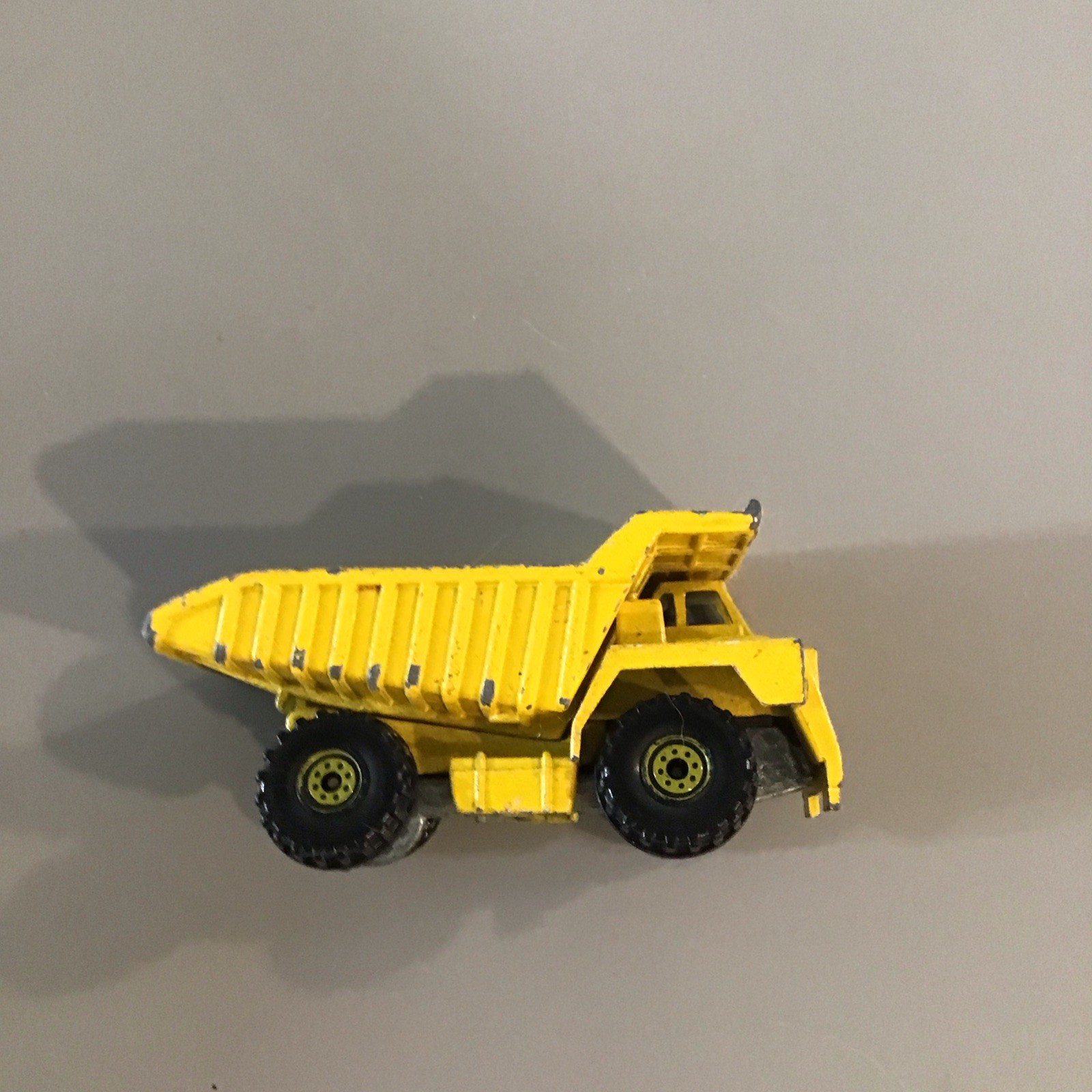 Vintage Hot Wheels 1979 Dump Truck 1:64 Yellow/Black Diecast Dumping Bed