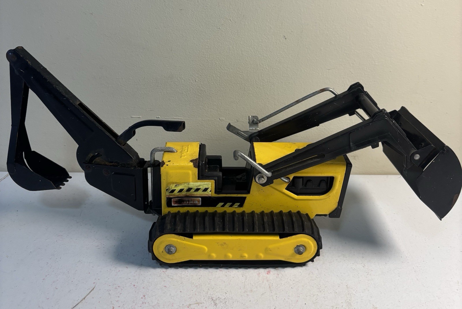 Vintage Metal Tonka T-6 Track Front End Loader/Backhoe Bulldozer #810659 *READ