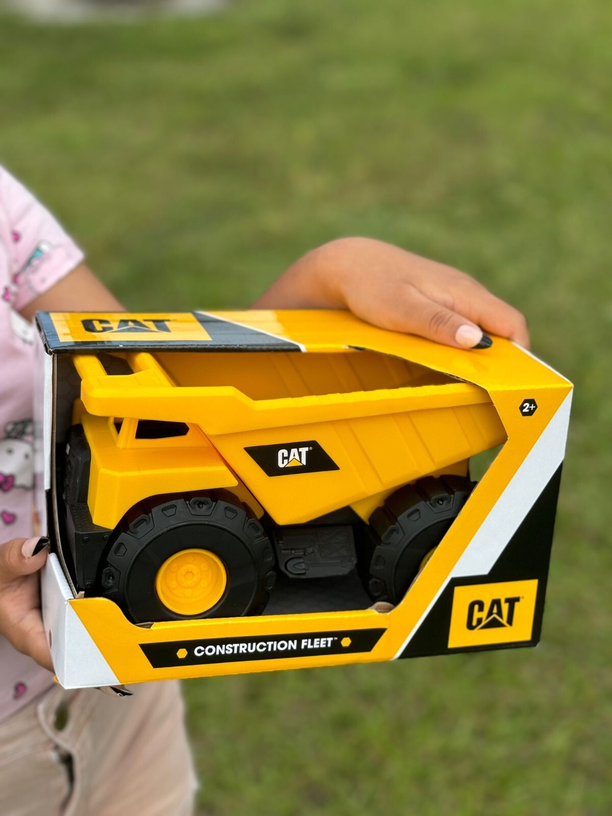 CAT Construction Fleet Dump Truck, 10&Prime; Push-Powered Vehicle w/Real Working Parts