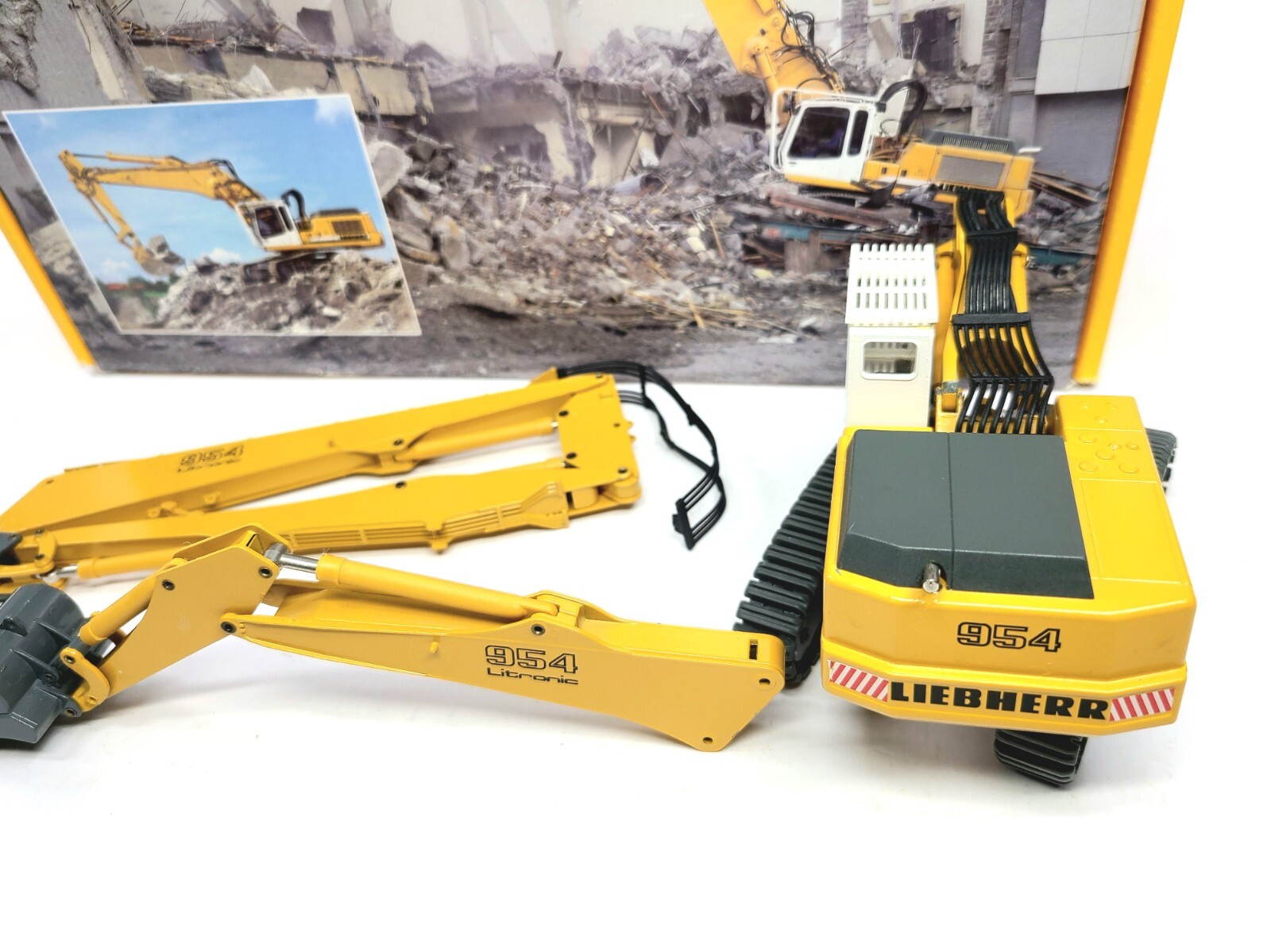 Liebherr R954BV Litronic Demolition Excavator – Conrad 1:50 Scale Model #2907
