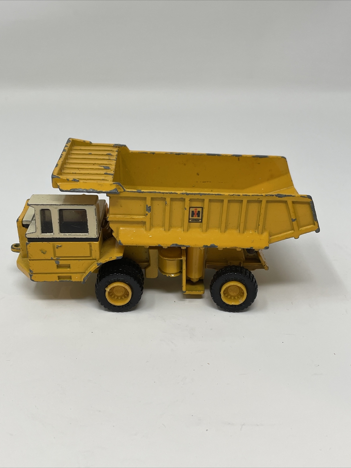 Vintage ERTL Mighty Movers International Harvester 1/64 IH Hauler 350 #1852