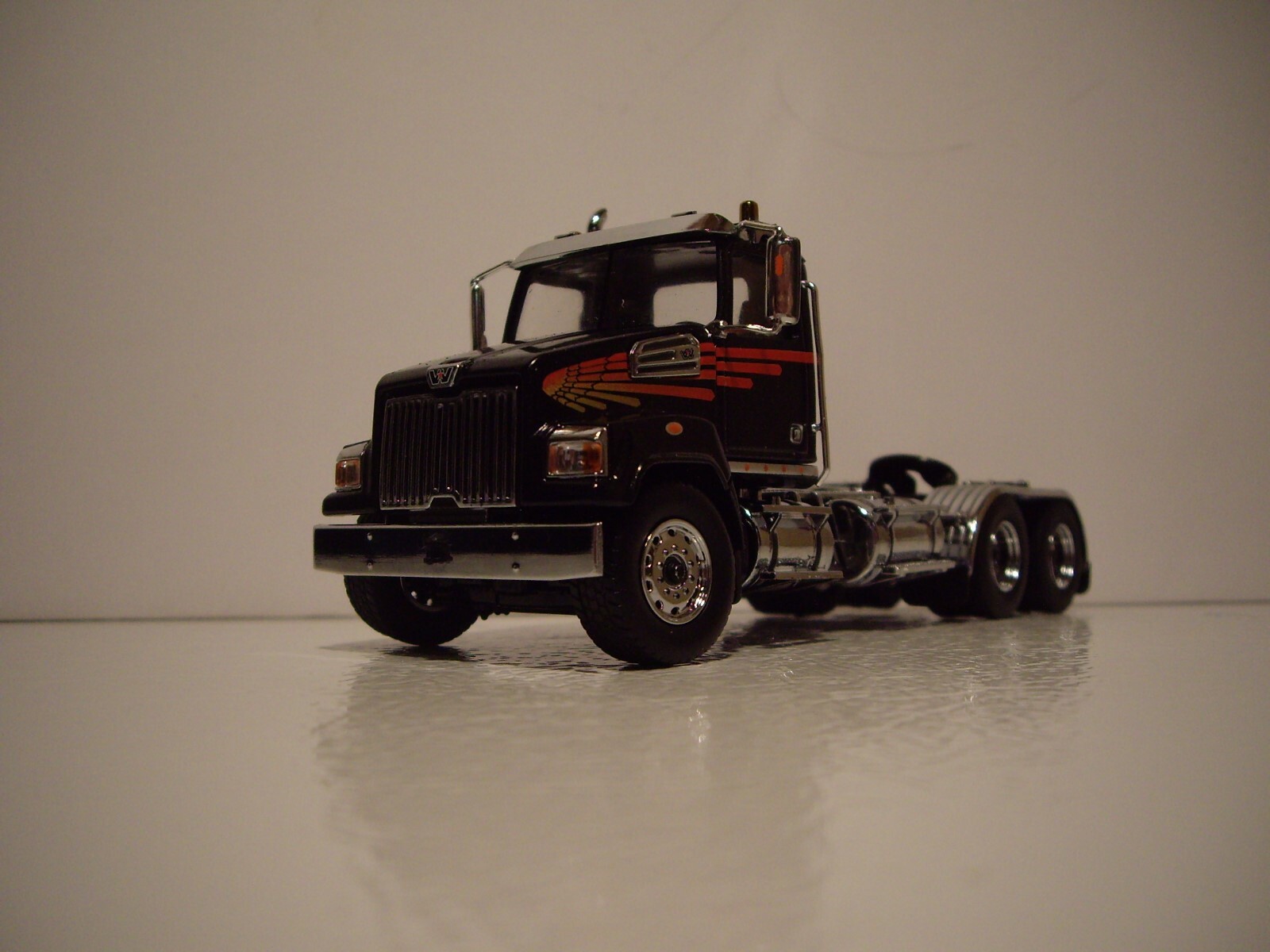 DIECAST MASTER 1/50 METALLIC BLACK WESTERN STAR 4700 SF DAYCAB FIRST GEAR