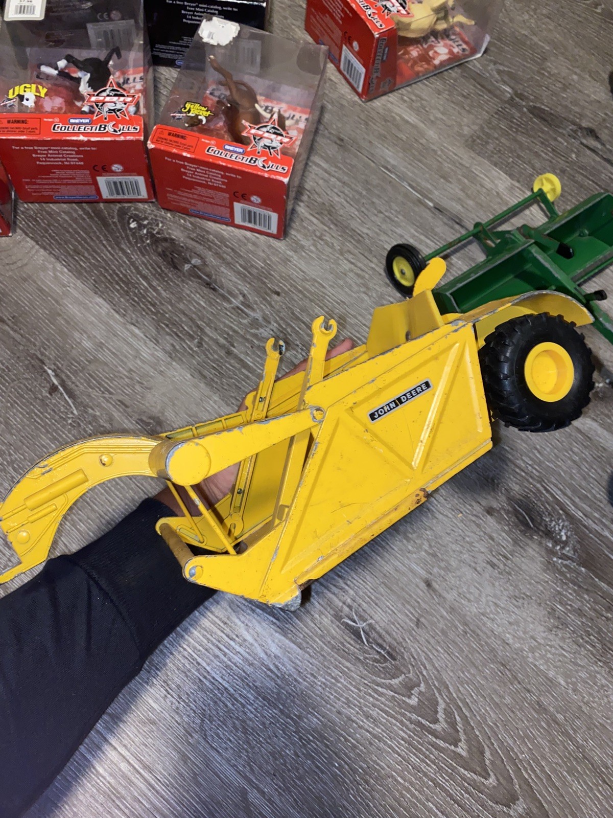 1970&rsquo;S ERTL 18&Prime; JOHN DEERE ELEVATING SCRAPER 1/16TH SCALE FOR as is