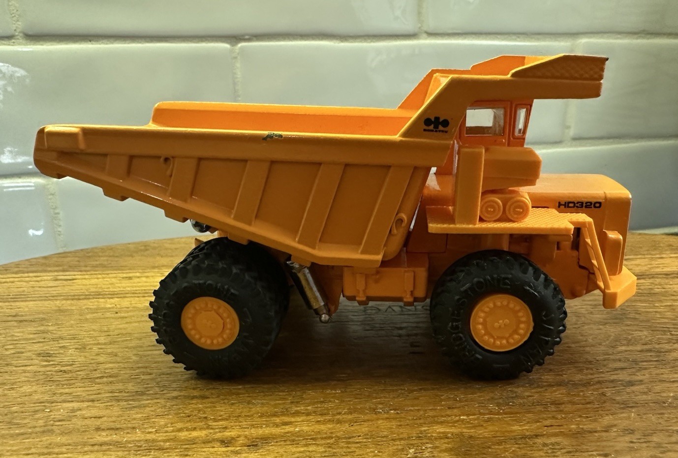 Yonezawa Toys T-56 DIAPET Komatsu HD320-2 Dump Truck #08-0382 w/Orig Box 1:60