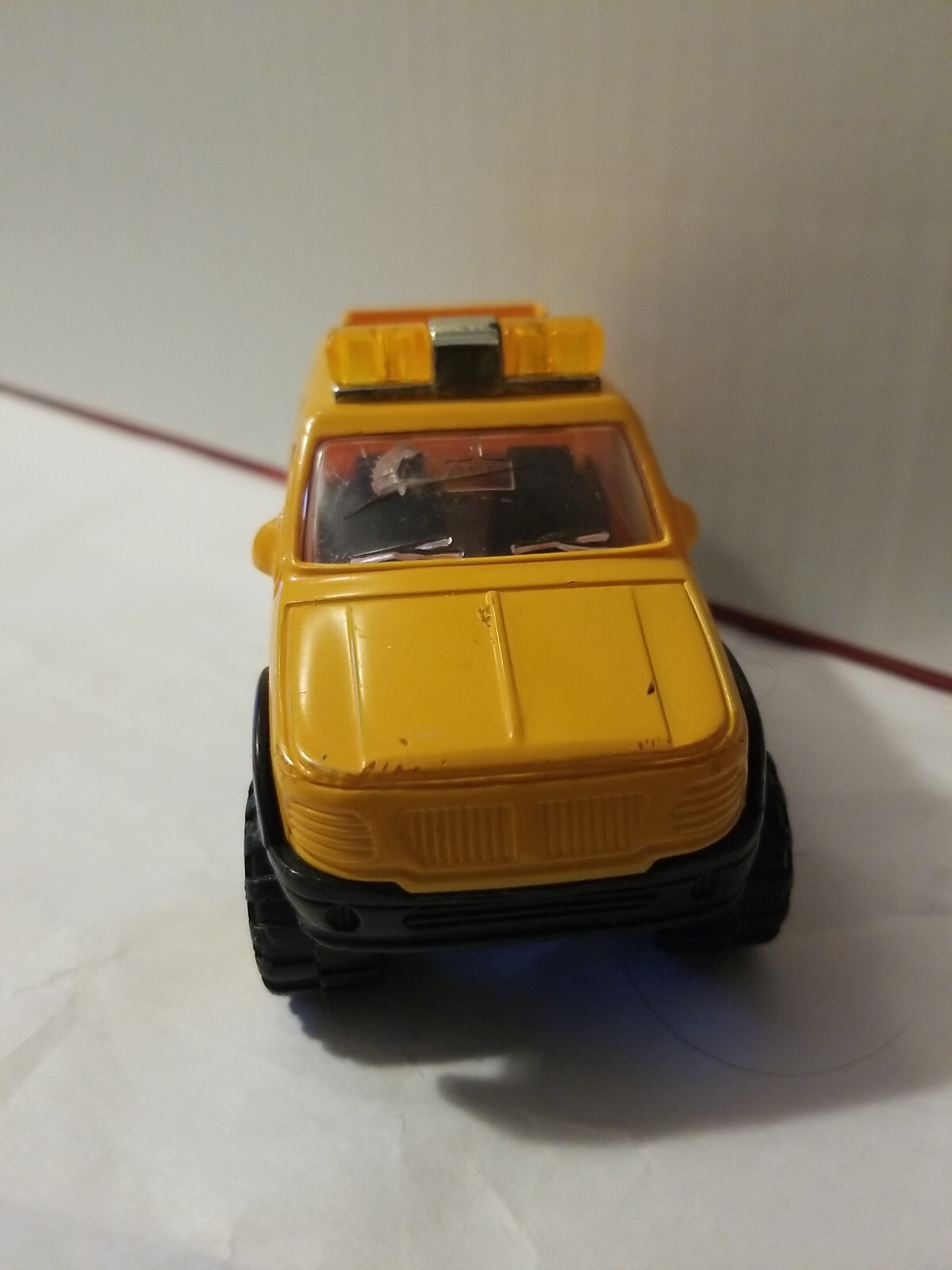 Toy Mighty Wheels Construction Company 4wd SUV Yellow plastic 4&Prime; Long truck.
