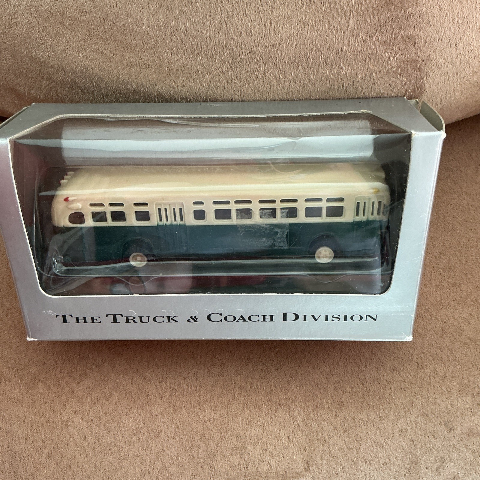 American Precision Models HO Scale APM 39000-1 Bus GMC The Truck/Coach Division