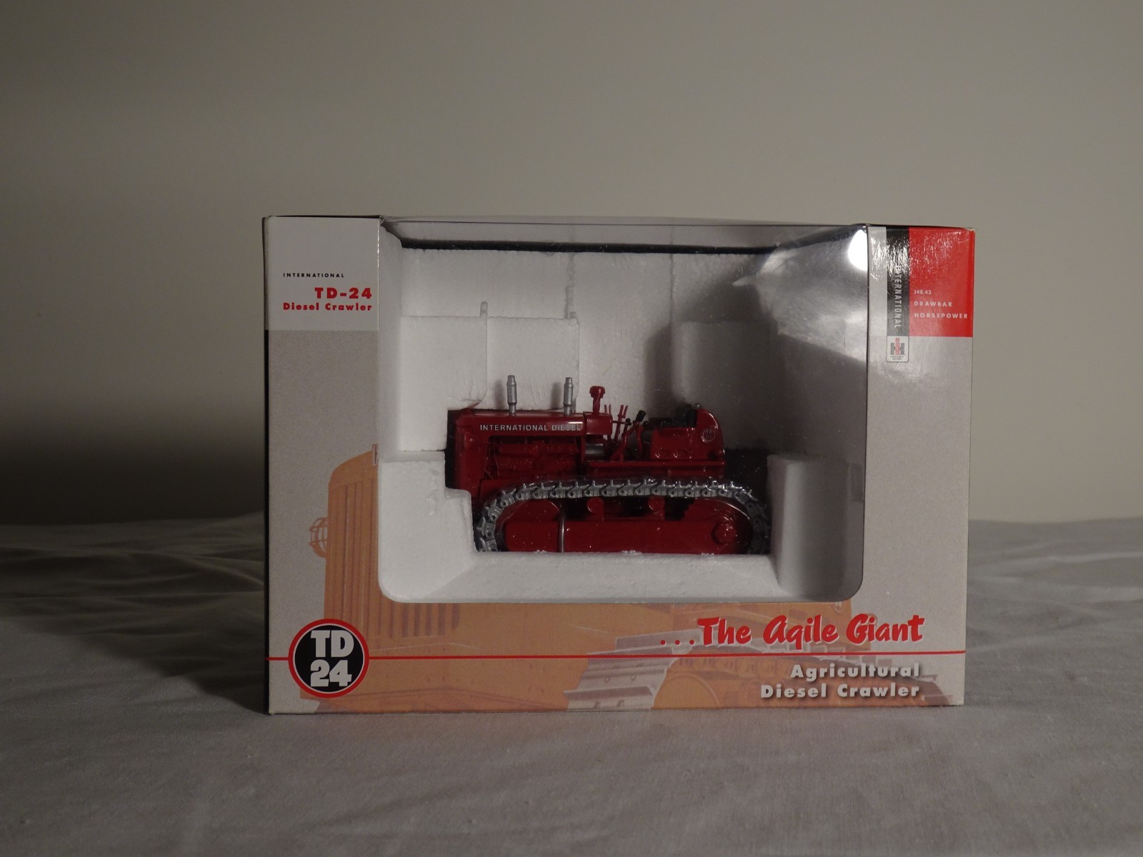 SpecCast International Harvester 1/50 Scale TD-24 Crawler Die Cast Open Box