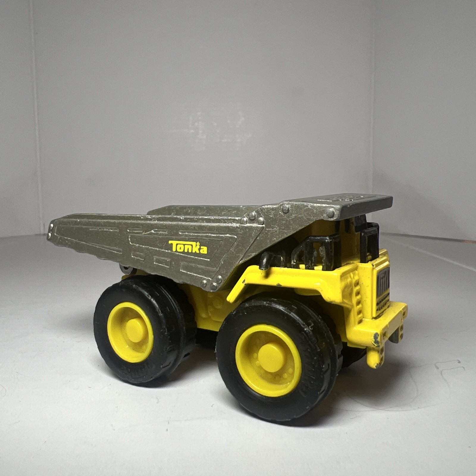 2012 diecast Hasbro TOY MINI YELLOW TONKA DUMP TRUCK Funrise #06411