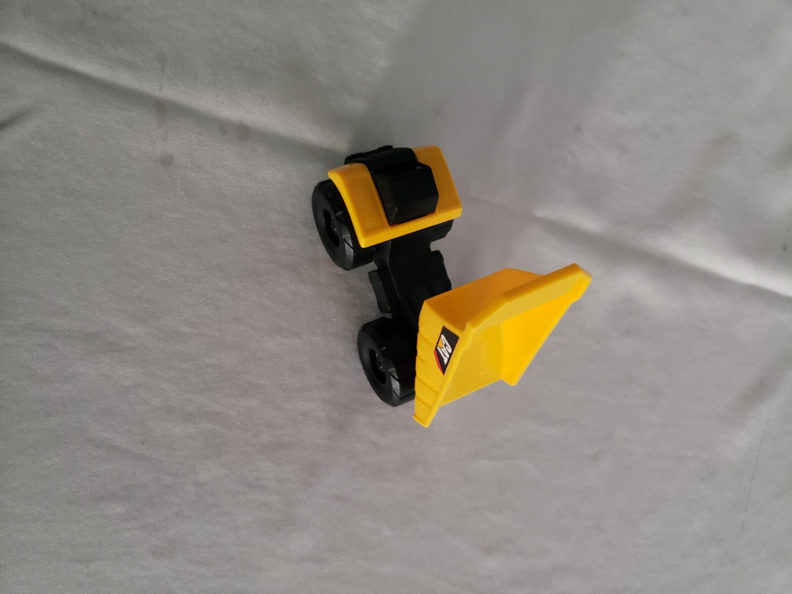 CAT Yellow Dump Truck Construction Vehicle 3.5&Prime; Long Plastic euc