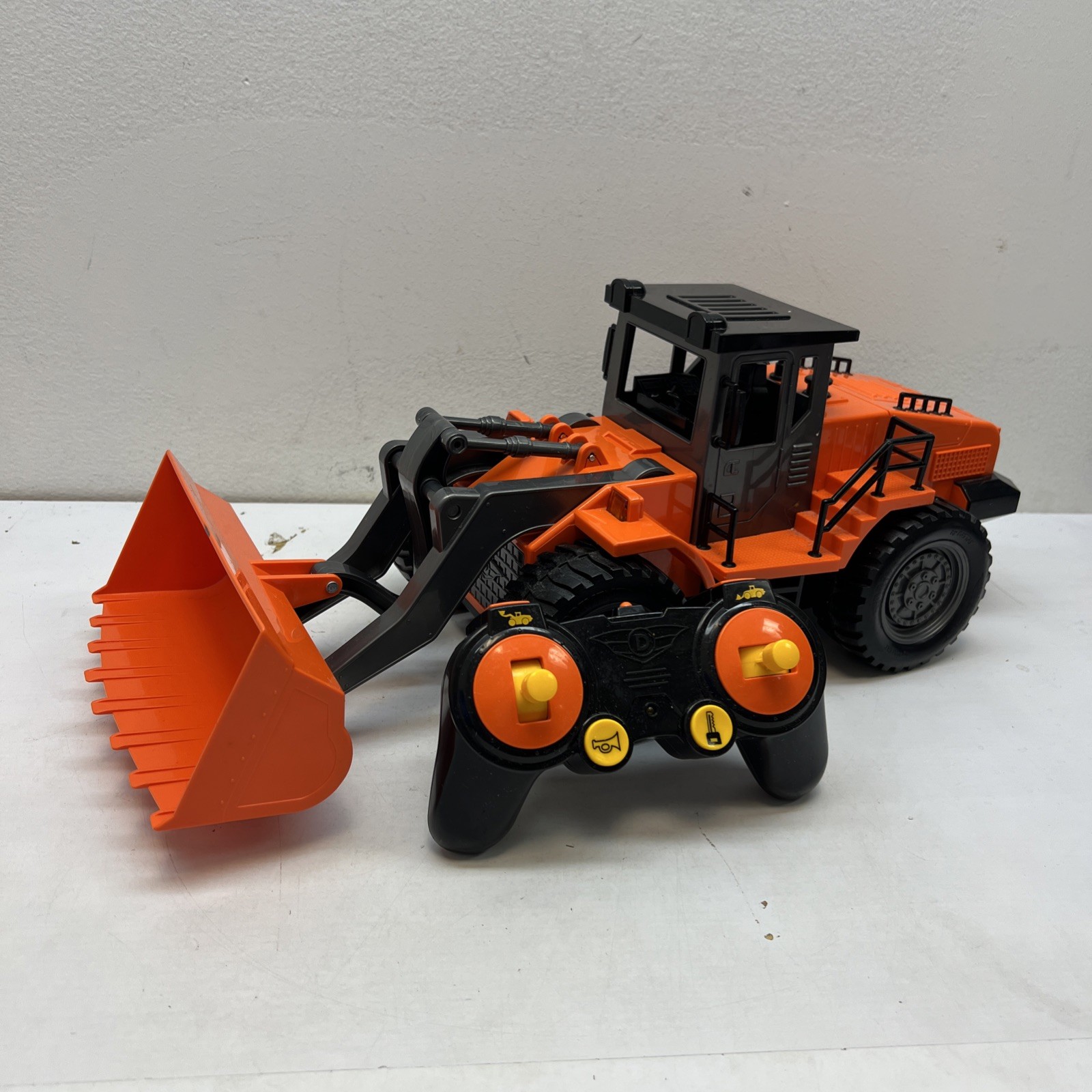 Driven by Battat Remote Control Front End Loader Vehicle WH1143R Kids Boys Toys