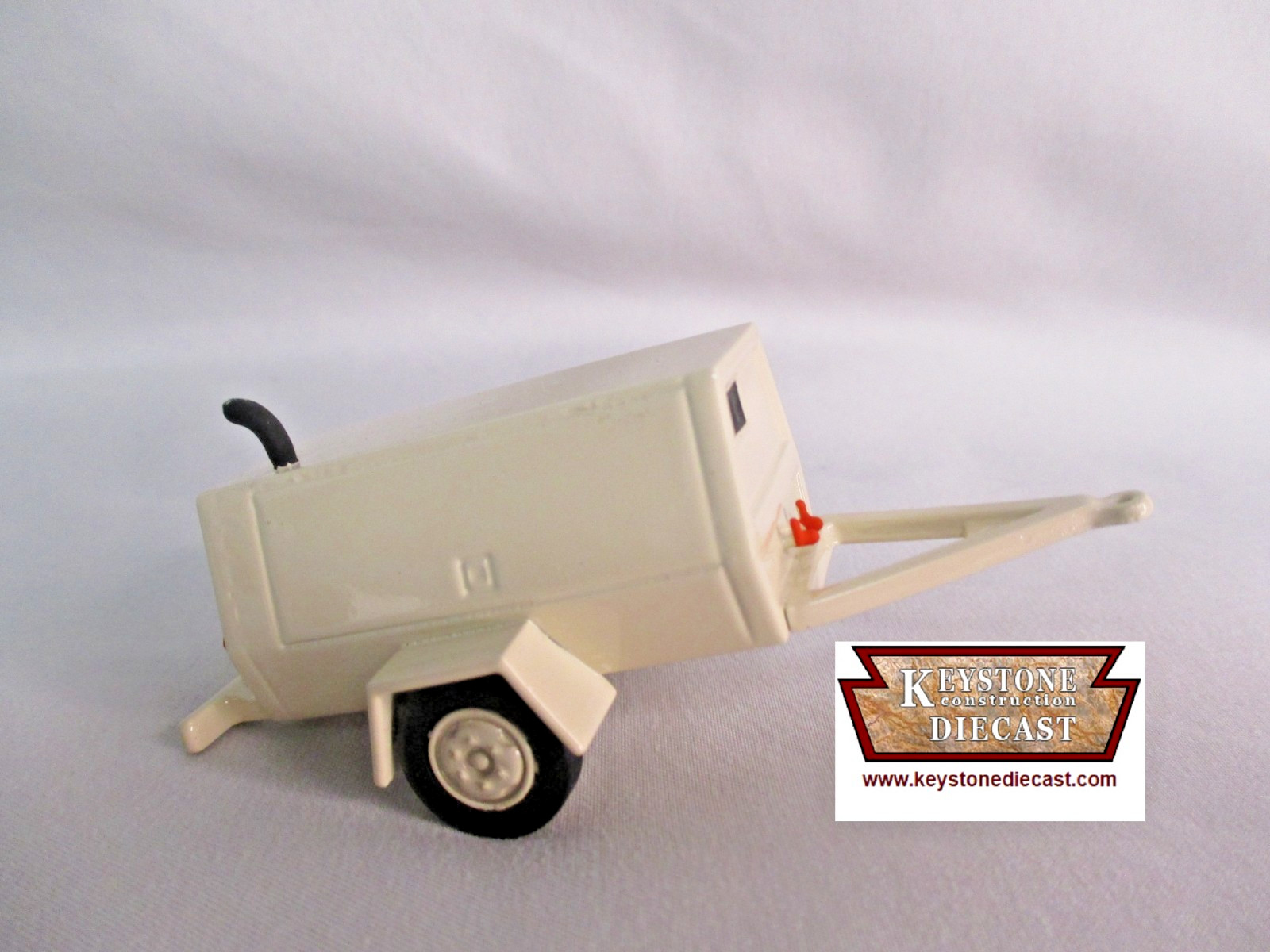 }MBM Model Portable Tow Air Compressor – white – 3D 1/48-1/50 scale (031-W)
