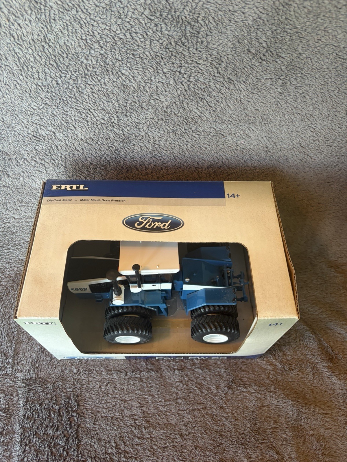 1/32 Ertl Farm Toy Ford FW-60 Tractor