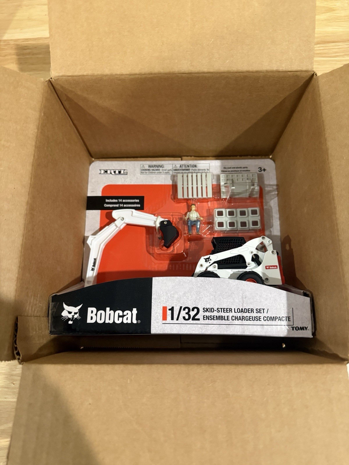 ERTL Bobcat 1:32 Skid-Steer Loader Set