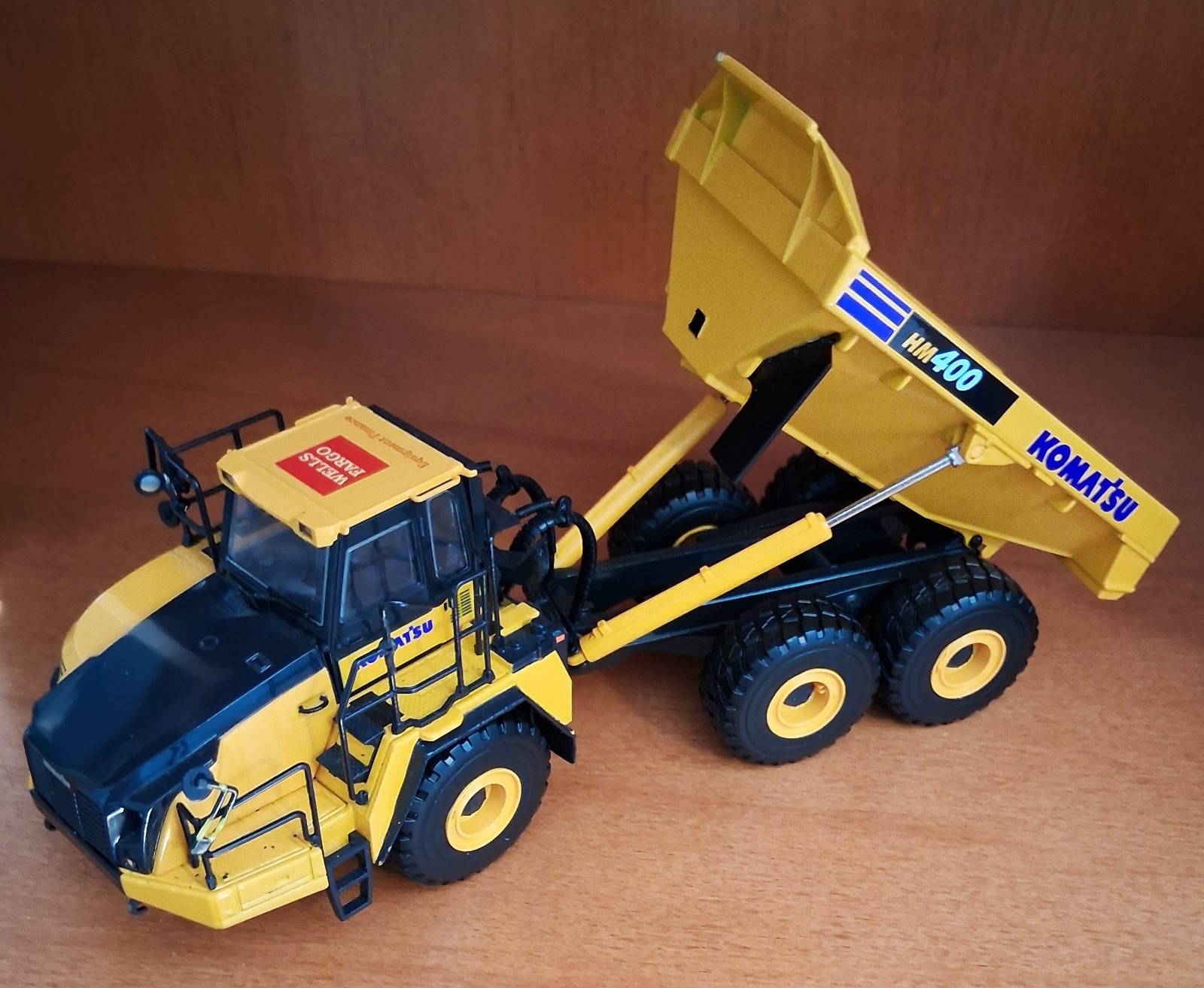 Komatsu HM400 Articulated Dump Truck Diecast 1:50 Scale – First Gear
