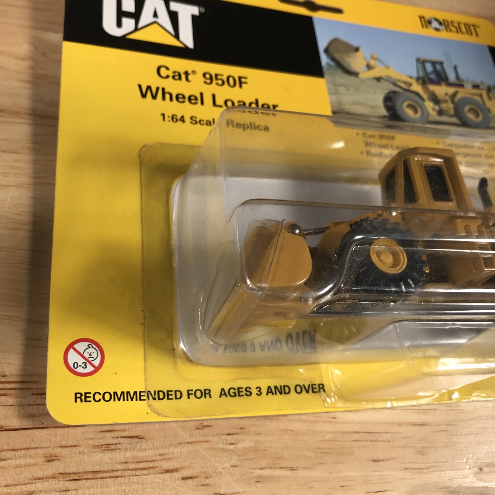 Vintage 1998 Norscot CAT 950F Wheel Loader 1:64 Scale Die Cast