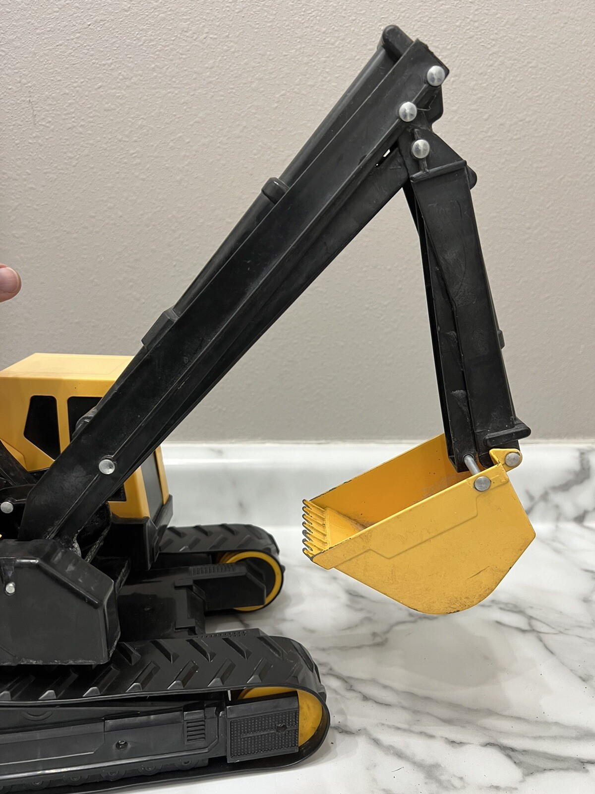 CATERPILLAR Toy EXAVATOR Diecast Construction Truck Manual Digger – Movable