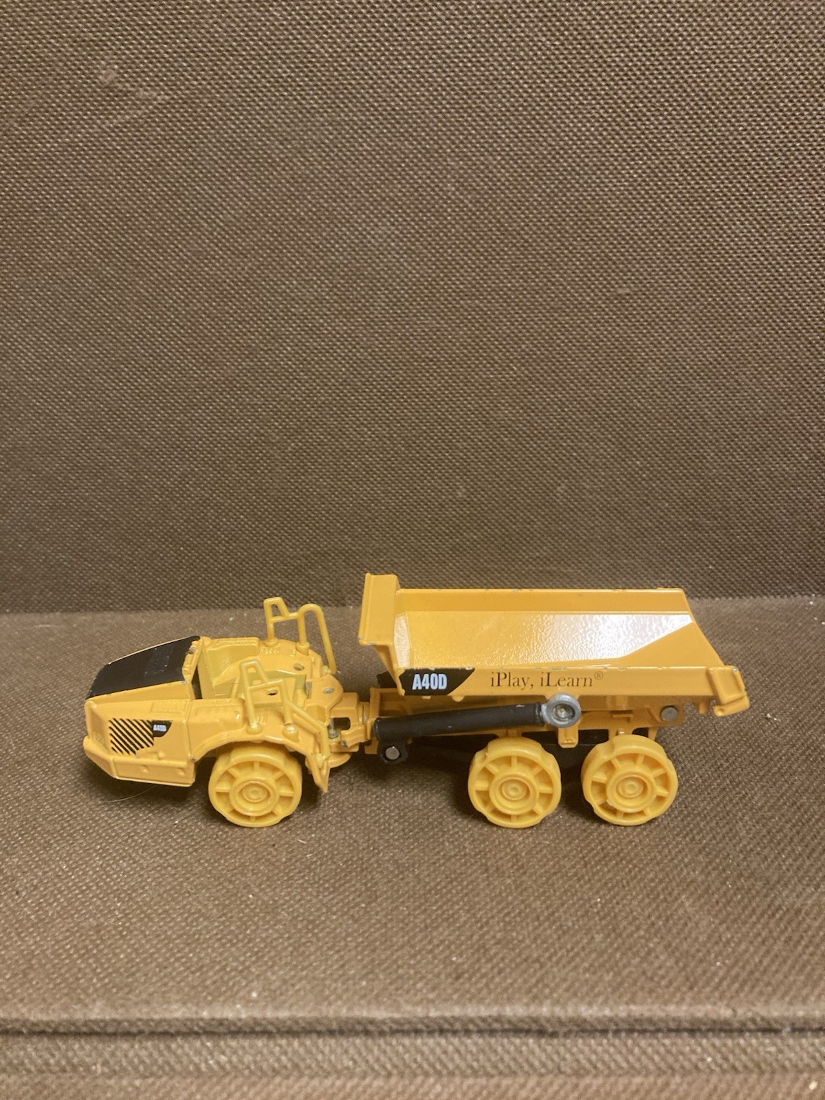Volvo A40D Articulated Quarry Dump Truck – iPlay, iLearn 5” Die-cast