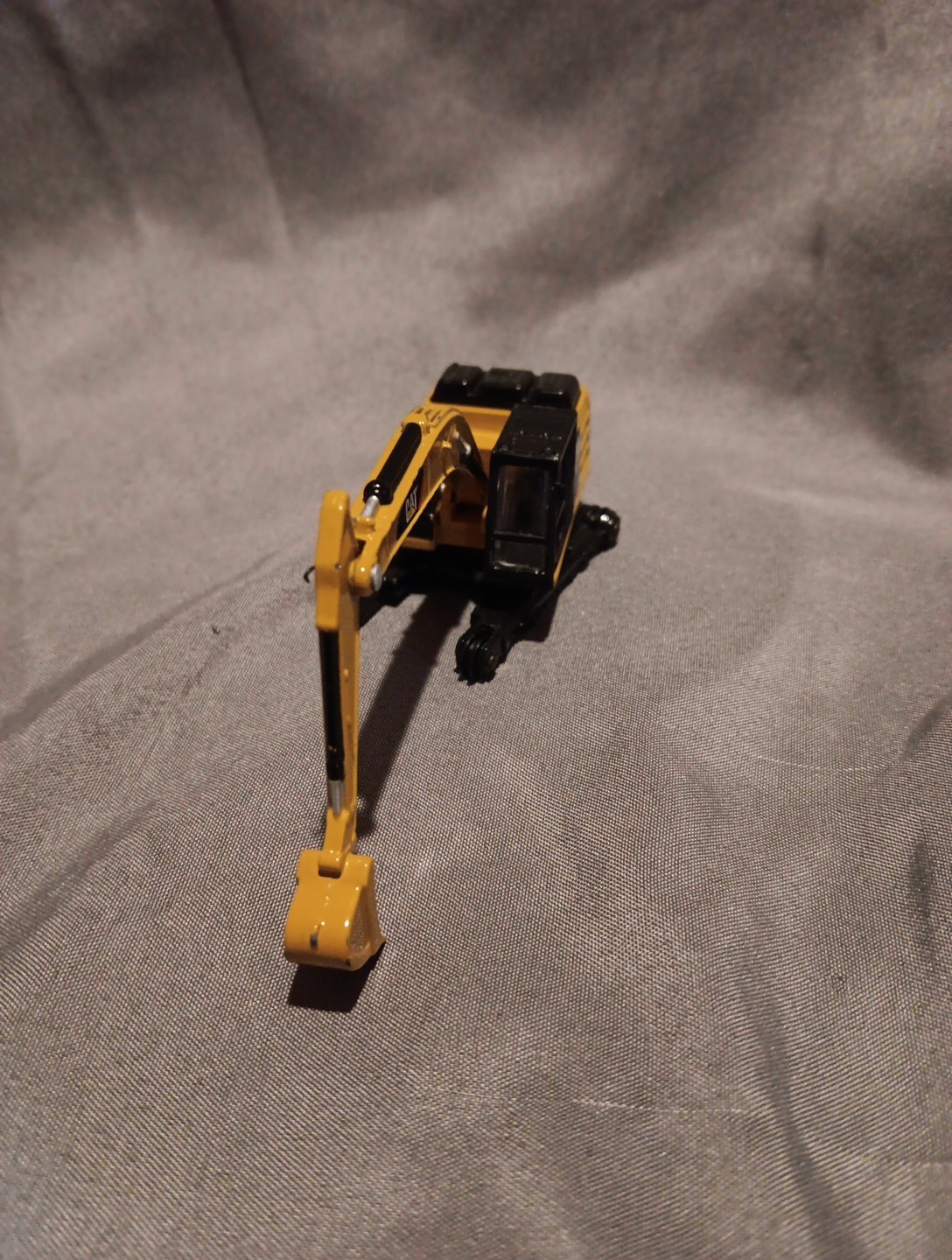 Toy State Industrial Caterpillar 320E Excavator Construction No Tracks Diecast