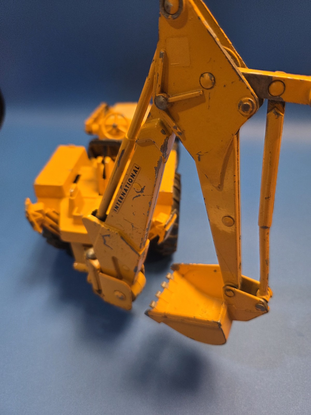 1960&rsquo;s Vintage Ertl 1/16 International Harvester Tractor Backhoe STR#472 Diecast