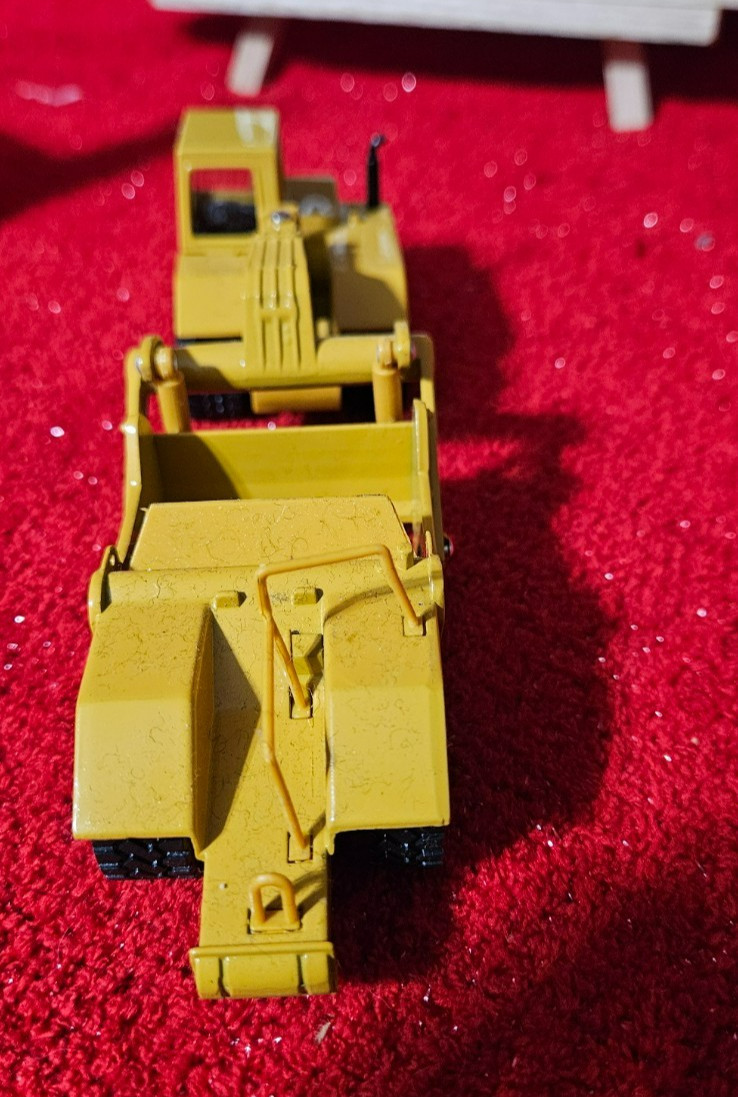 Caterpillar Cat Wheel Tractor 611 Scraper 1:64 Scale Diecast Masters
