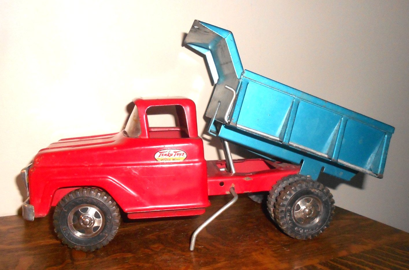 Vintage 1960 »s Tonka Pressed Steel Dump Truck Red And Blue