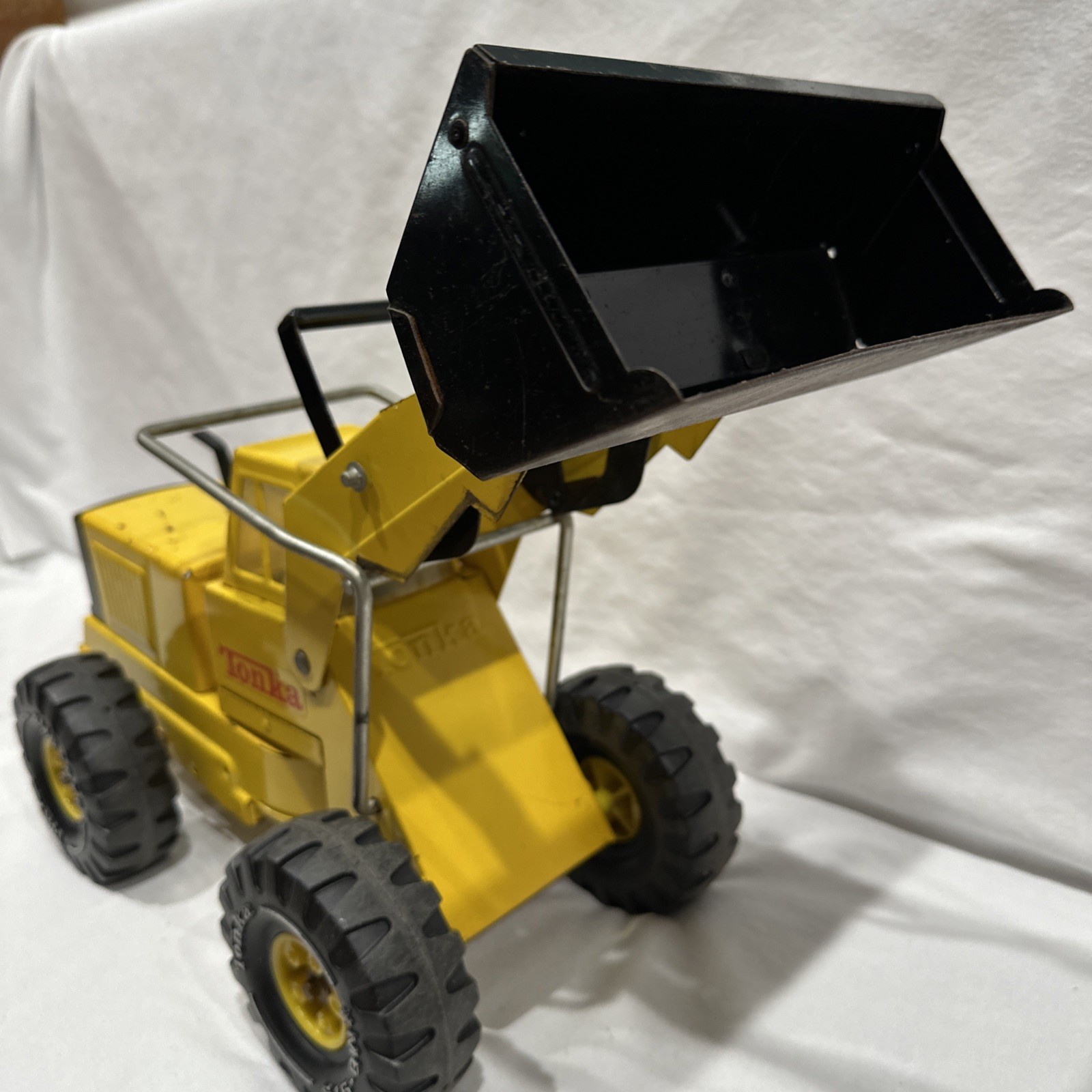 Vintage 1970’s -80’s Tonka Pressed Steel Front Loader XMB-975