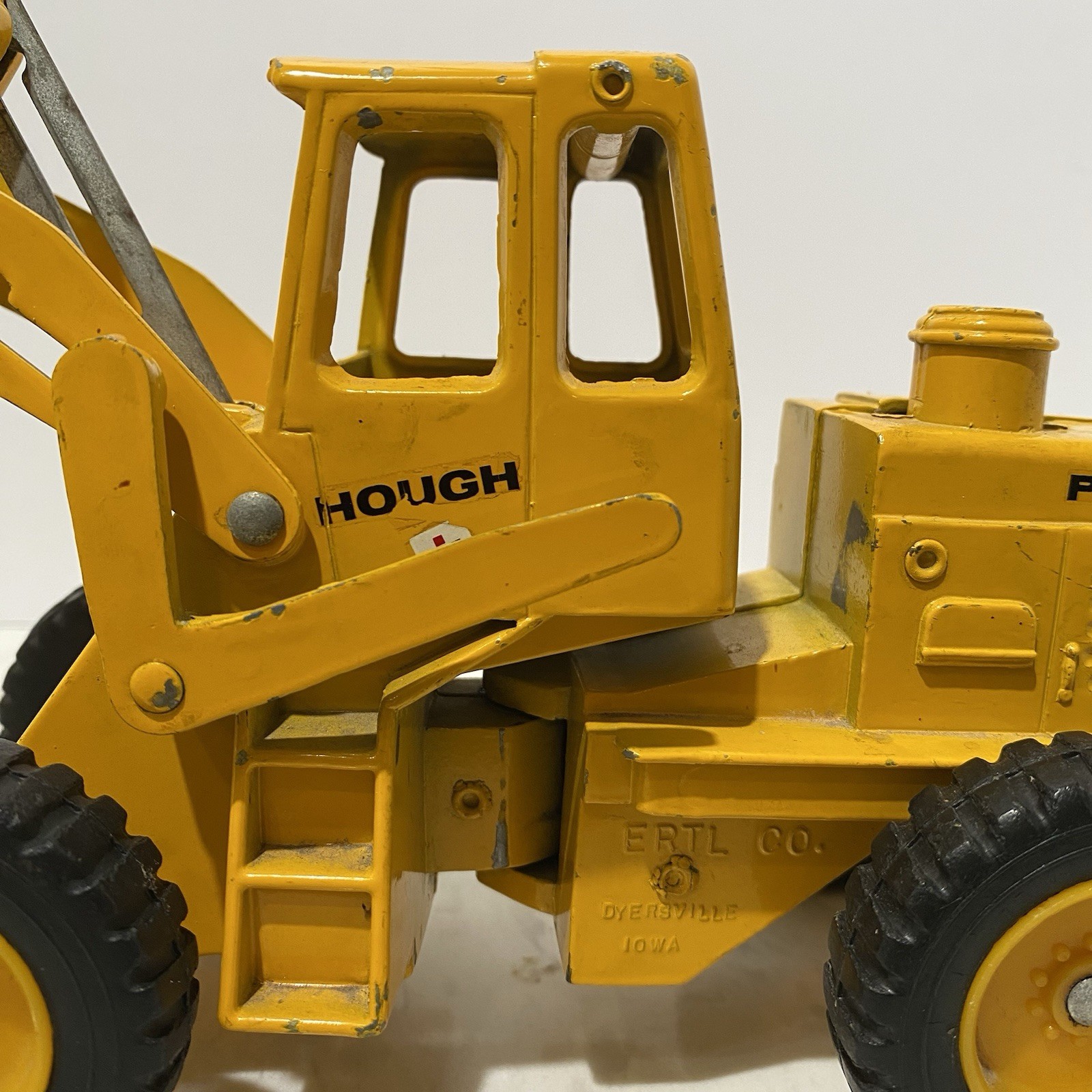 ERTL International Harvester IH Hough Payloader Articulated Bucket Loader