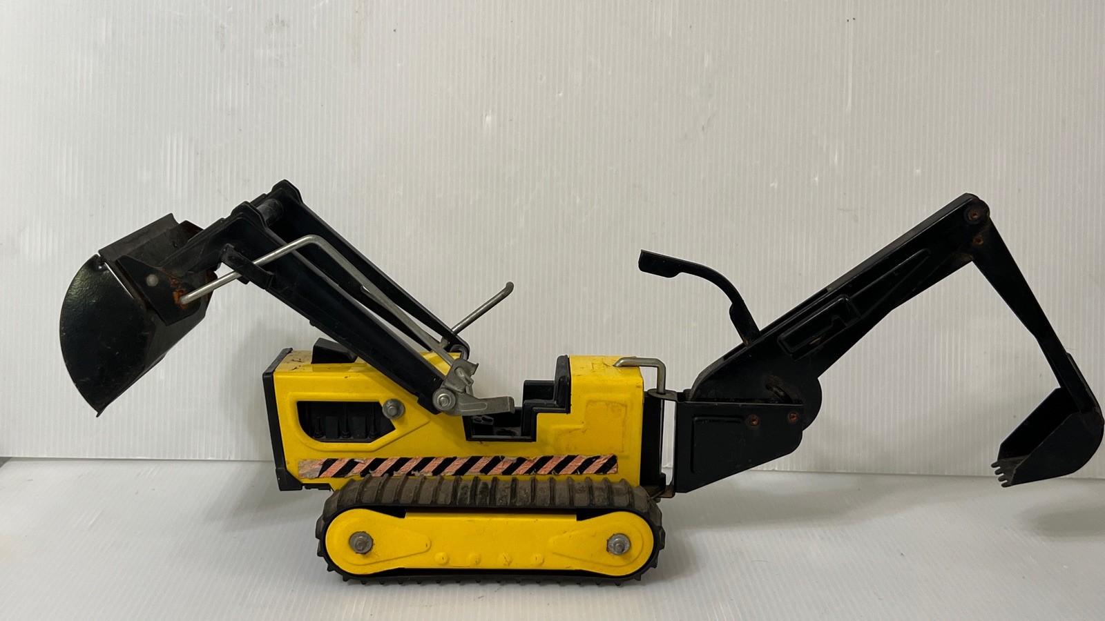 Vintage 1980’s Tonka Trax Pressed Steel Front End Loader/Backhoe Bulldozer Toy