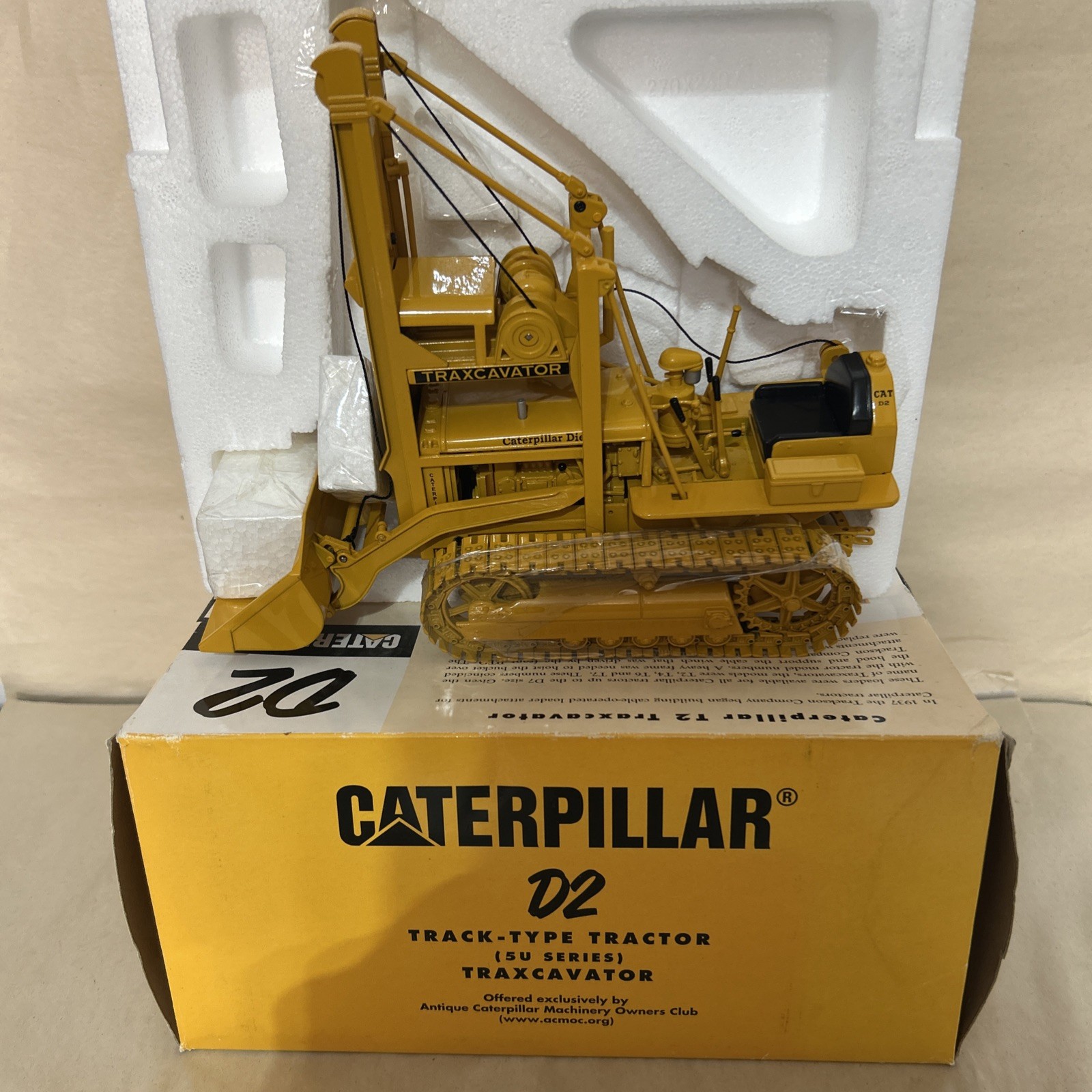1/16 Cat D2 Track-Type Tractor With Loader Traxcavator box 9