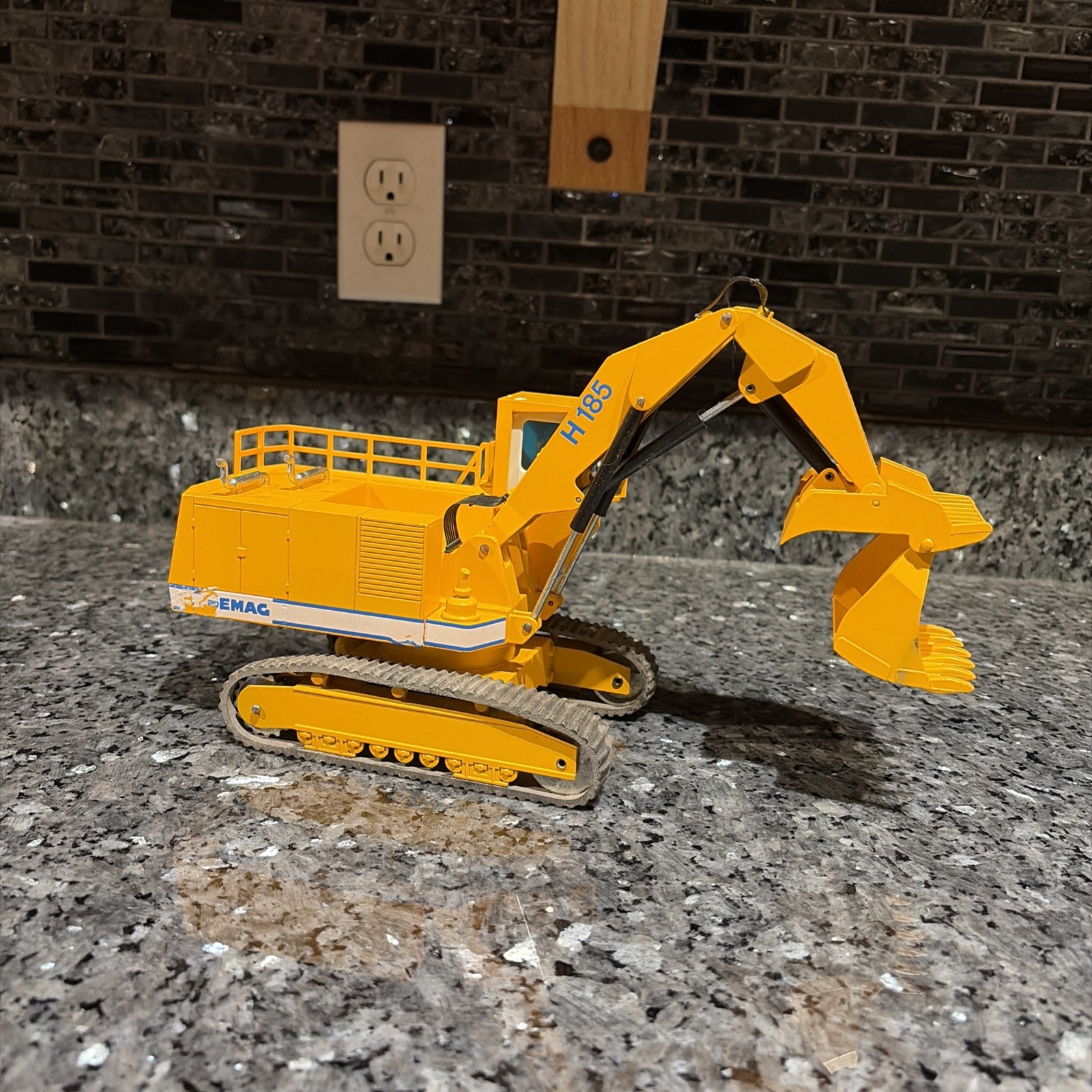 Vintage NZG 1/50 Scale Die-Cast Demag H185 Crawler Excavator #241