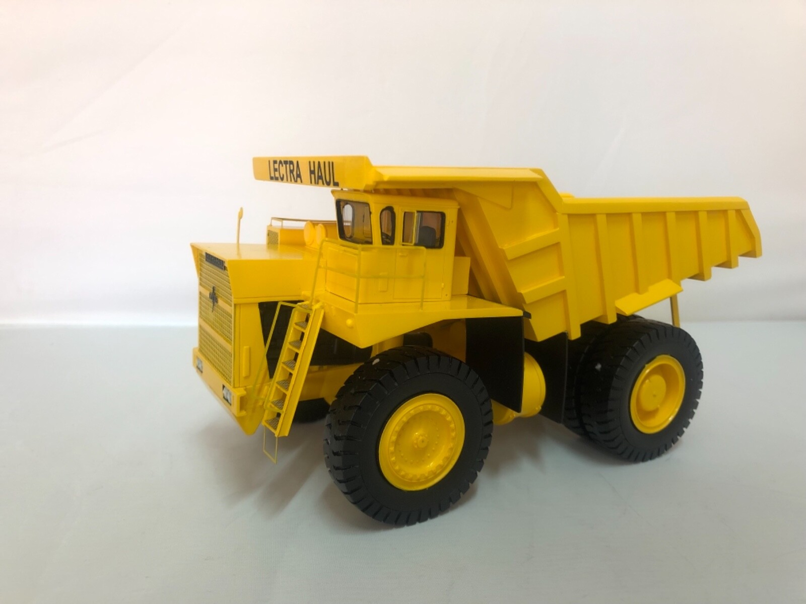 Resin 1/50 Unit Rig Lectra Haul 85 ton – Ready Made Resin Model by Fankit