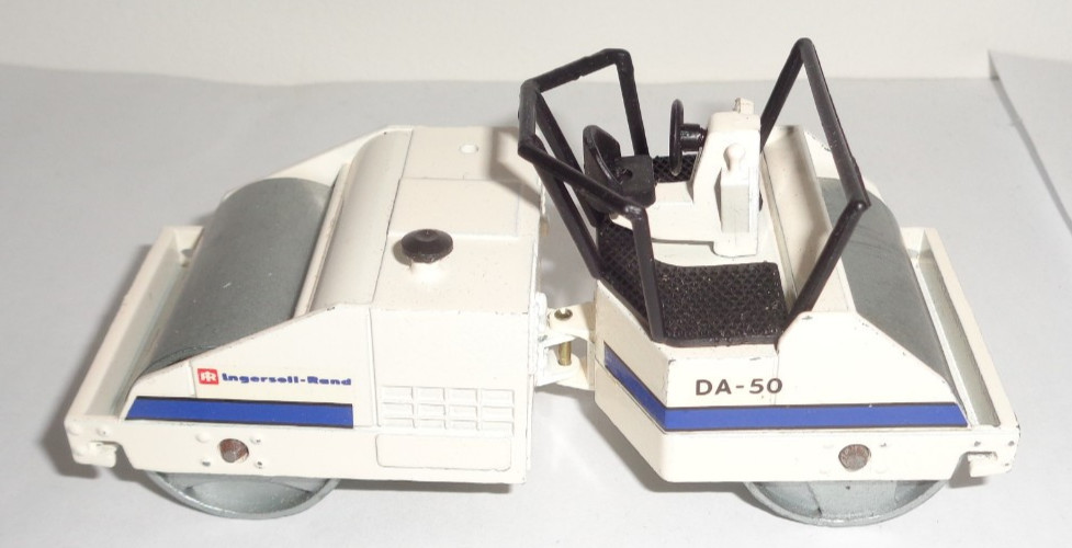 NZG #203 1/50 Ingersoll-Rand DA50 Vibratory Asphalt Roller Compactor – Boxed
