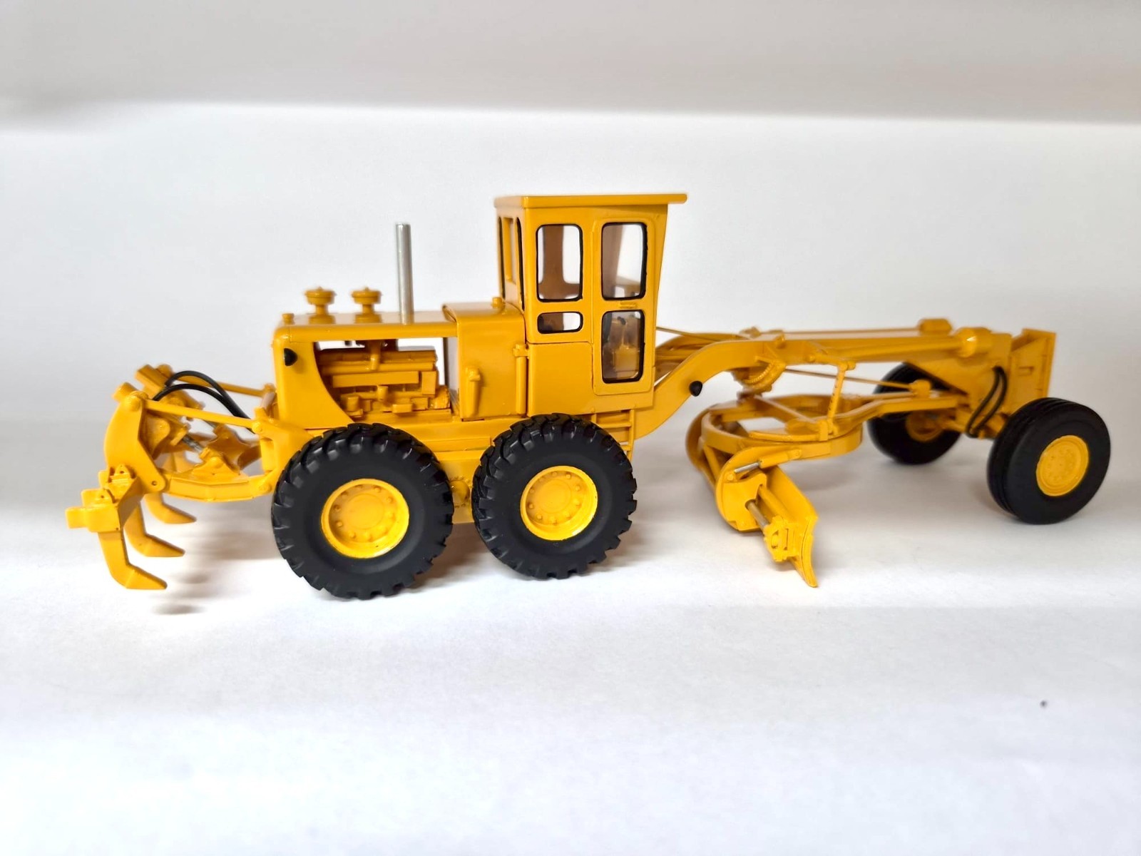Resin 1/50 CAT Motor Grader no.16 with cab and ripper – custom made by Fankit
