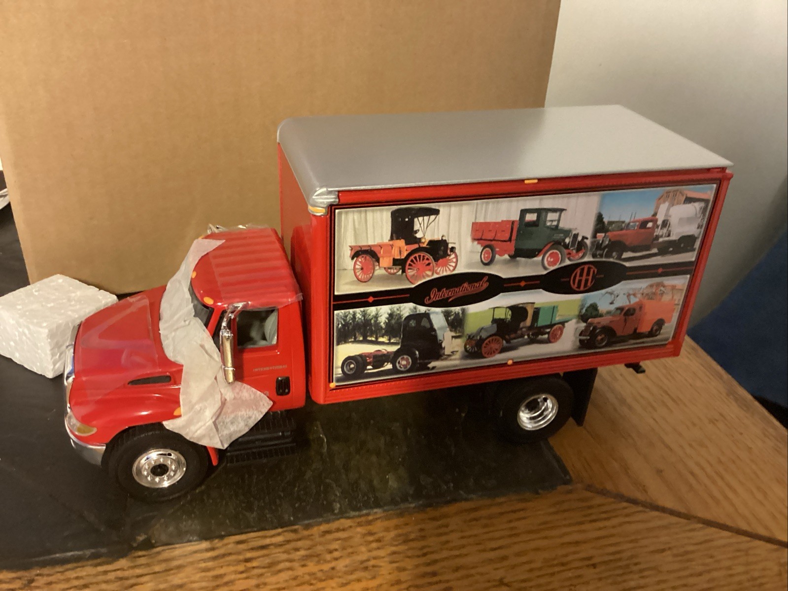 FIRST GEAR 19-2935 INTERNATIONAL 4400 SERIES COLLECTOR&rsquo;S EDITION DRY GOODS VAN