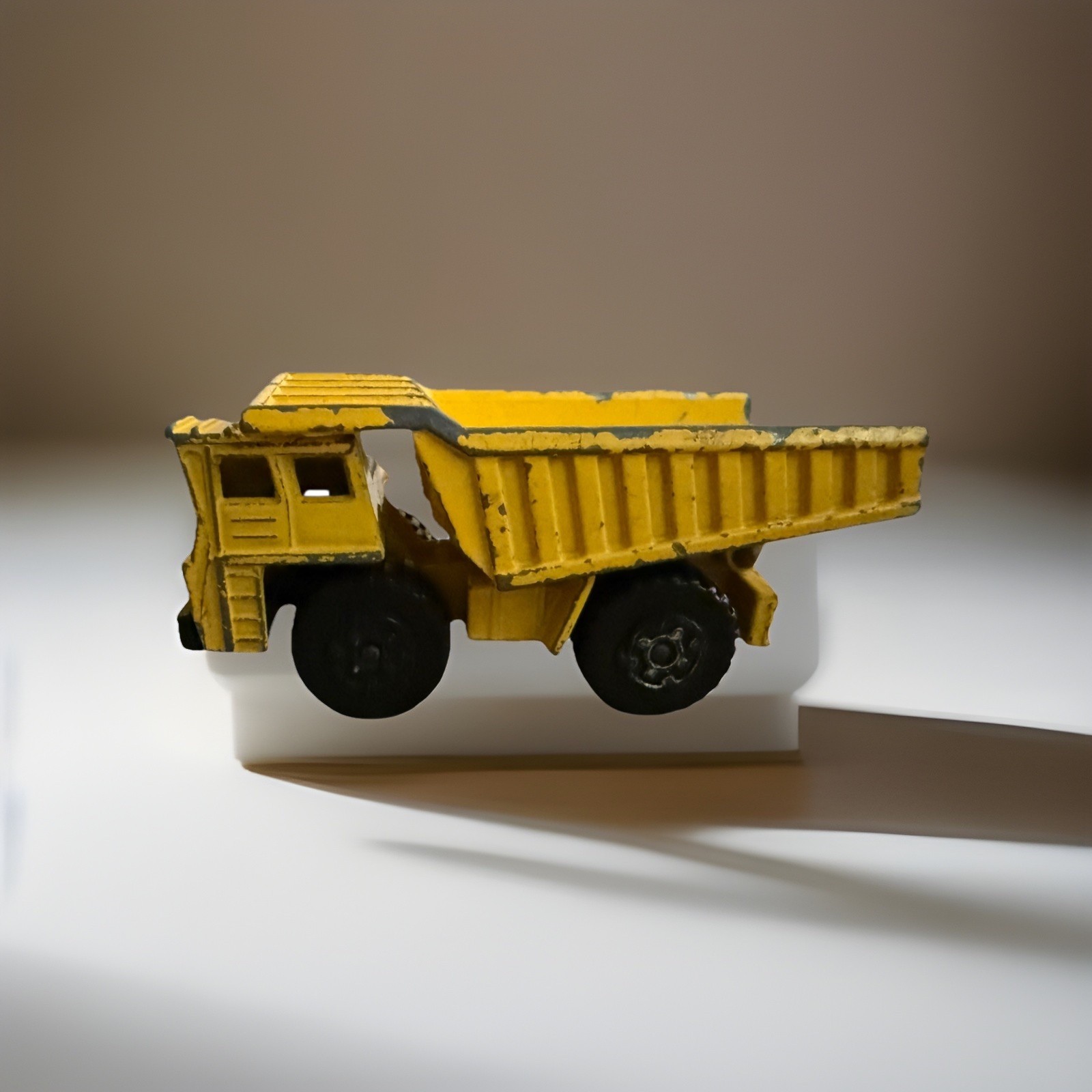 Vintage 1976 Matchbox Lesney Superfast #58 Faun Dump Truck Die-Cast