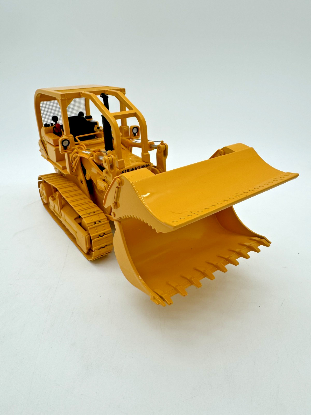 Construction Pioneers International Harvester 9.5 » 175 Crawler/Dozer 1:25 Scale