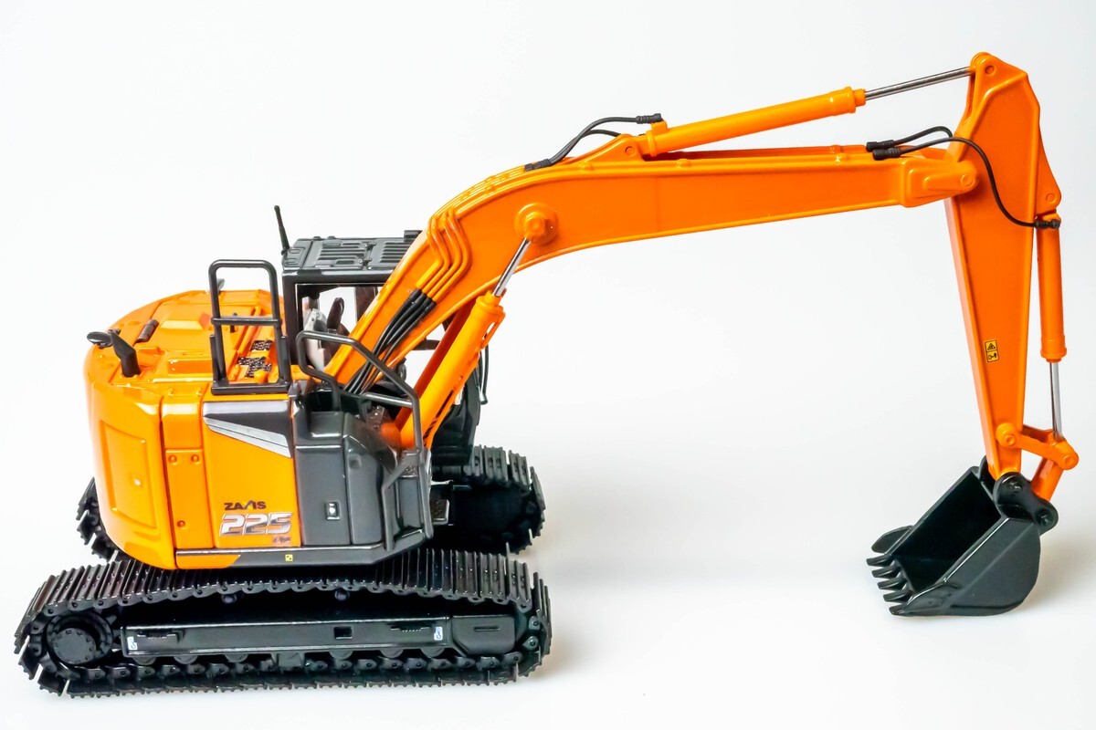 Hitachi ZX225US-7 1/50 Construction Machinery Miniature Model Excavator Car New