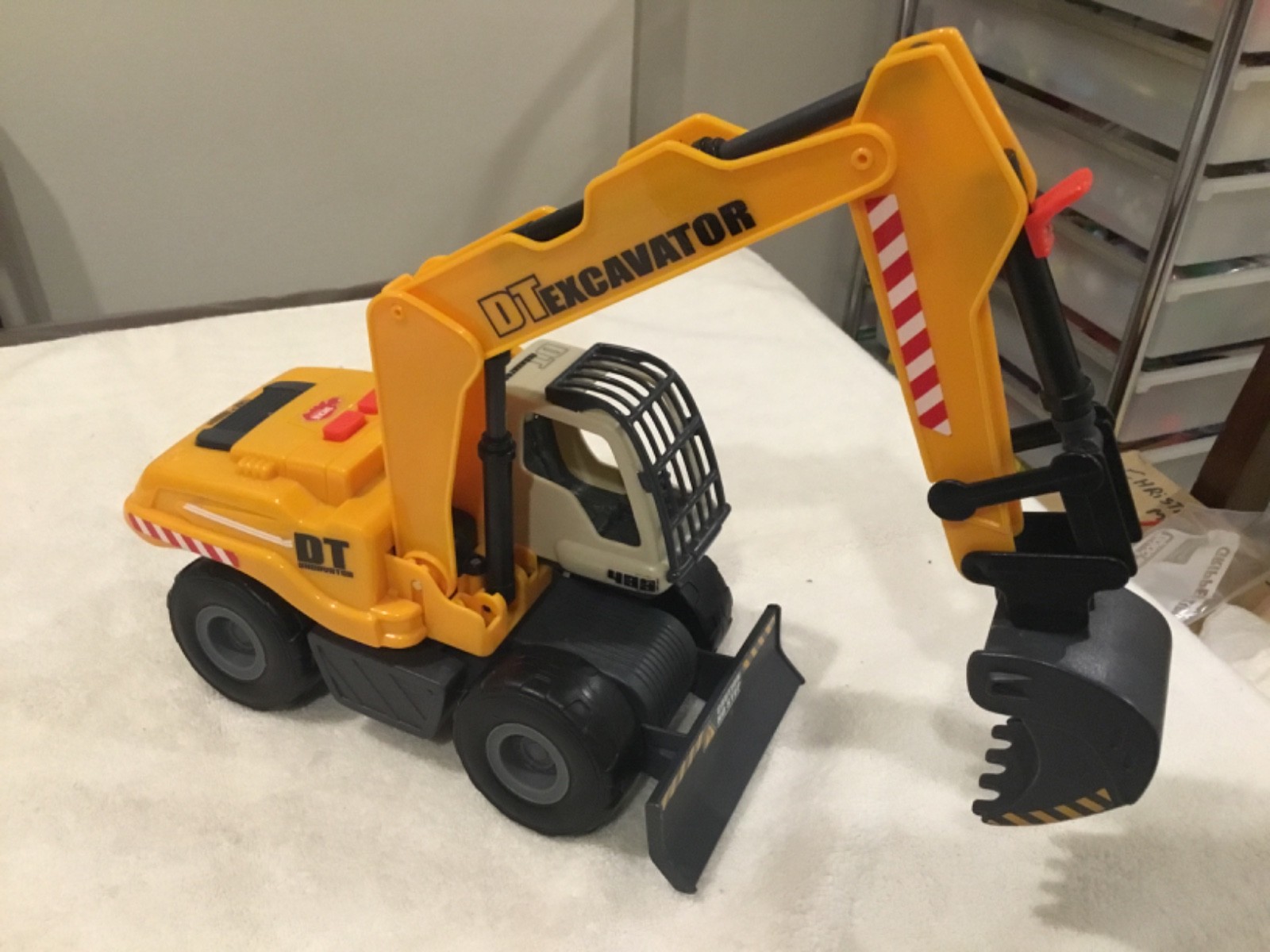 Dickie Toys Excavator DT Battery Operated