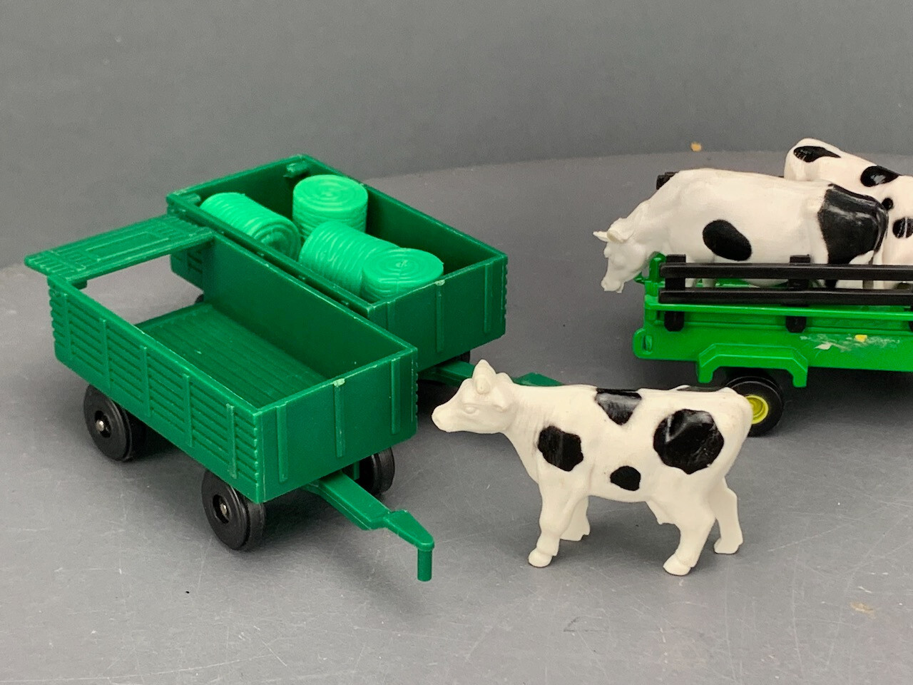 Diecast TootsieToy Farm Tractor & Trailer, + 2 Trailers, 3 Cows TOY0150