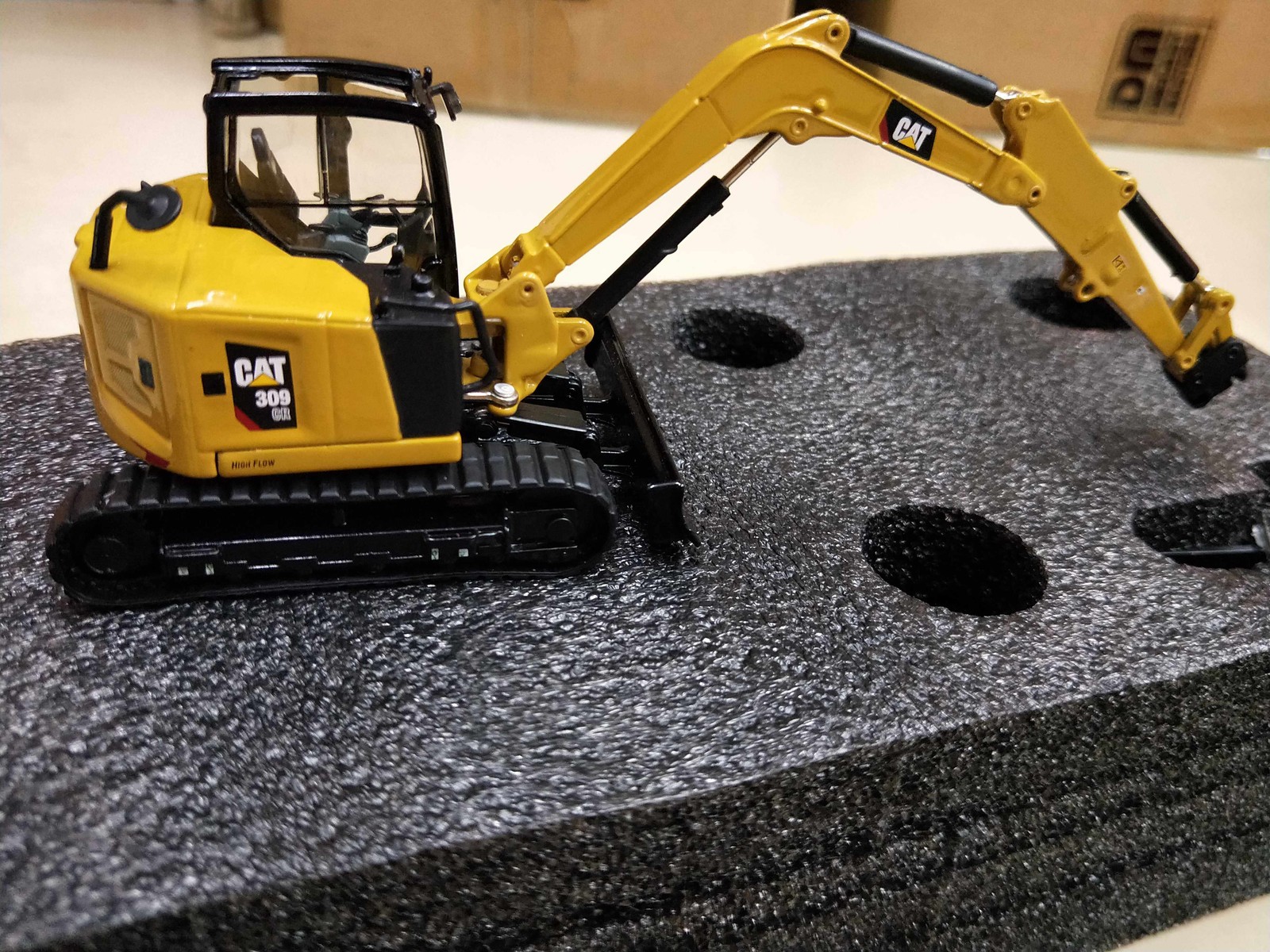 DM 1:50 CAT 309 CR Mini Excavator Alloy Model Construction Vehicle 85592