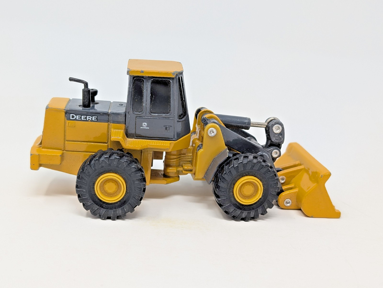 Vintage Ertl Diecast John Deere Heavy Front End Loader Machine – 4.25&Prime; Long