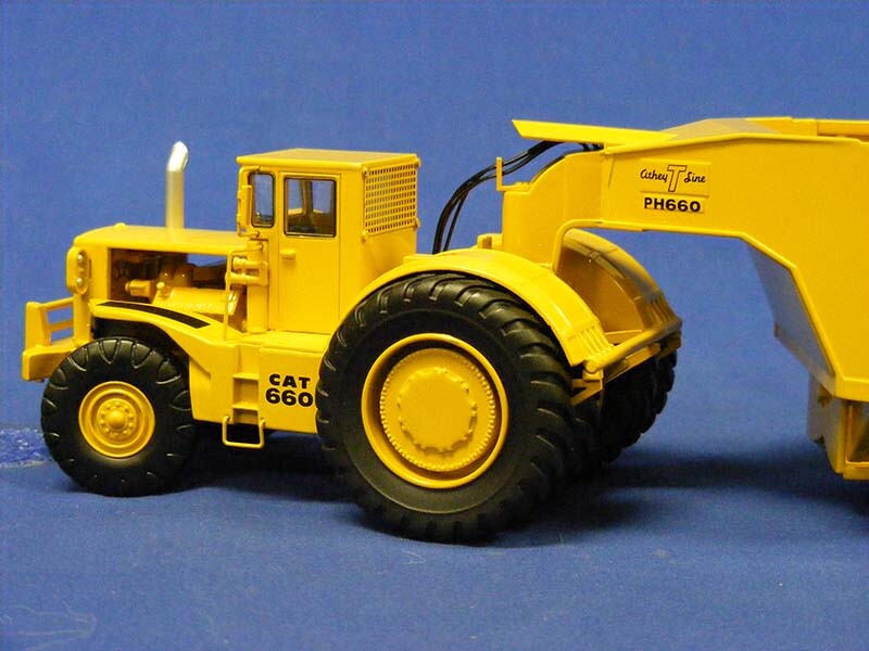 CCM Cat 660 w/Athey Bottom Dump Trailer – Die-cast 1/48 Brand-new MIB