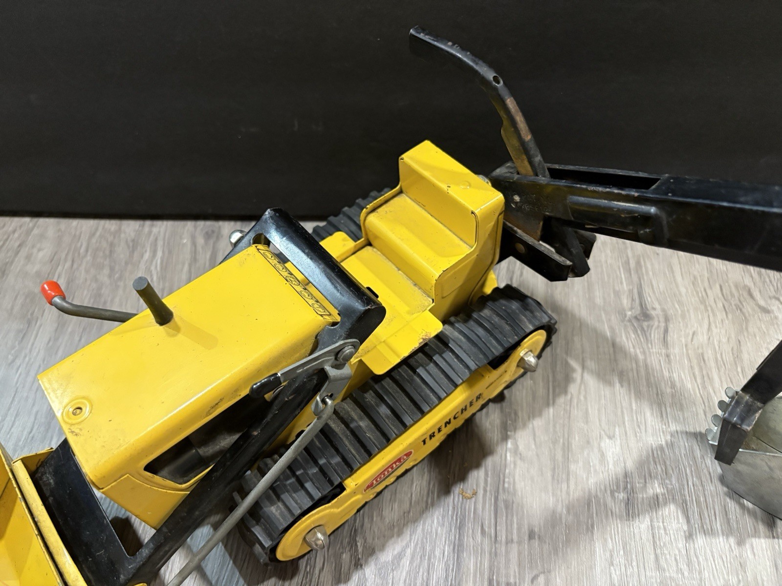 Vintage Tonka T-6 Crawler Trencher Backhoe Loader Pressed Steel Toy USA Tracks